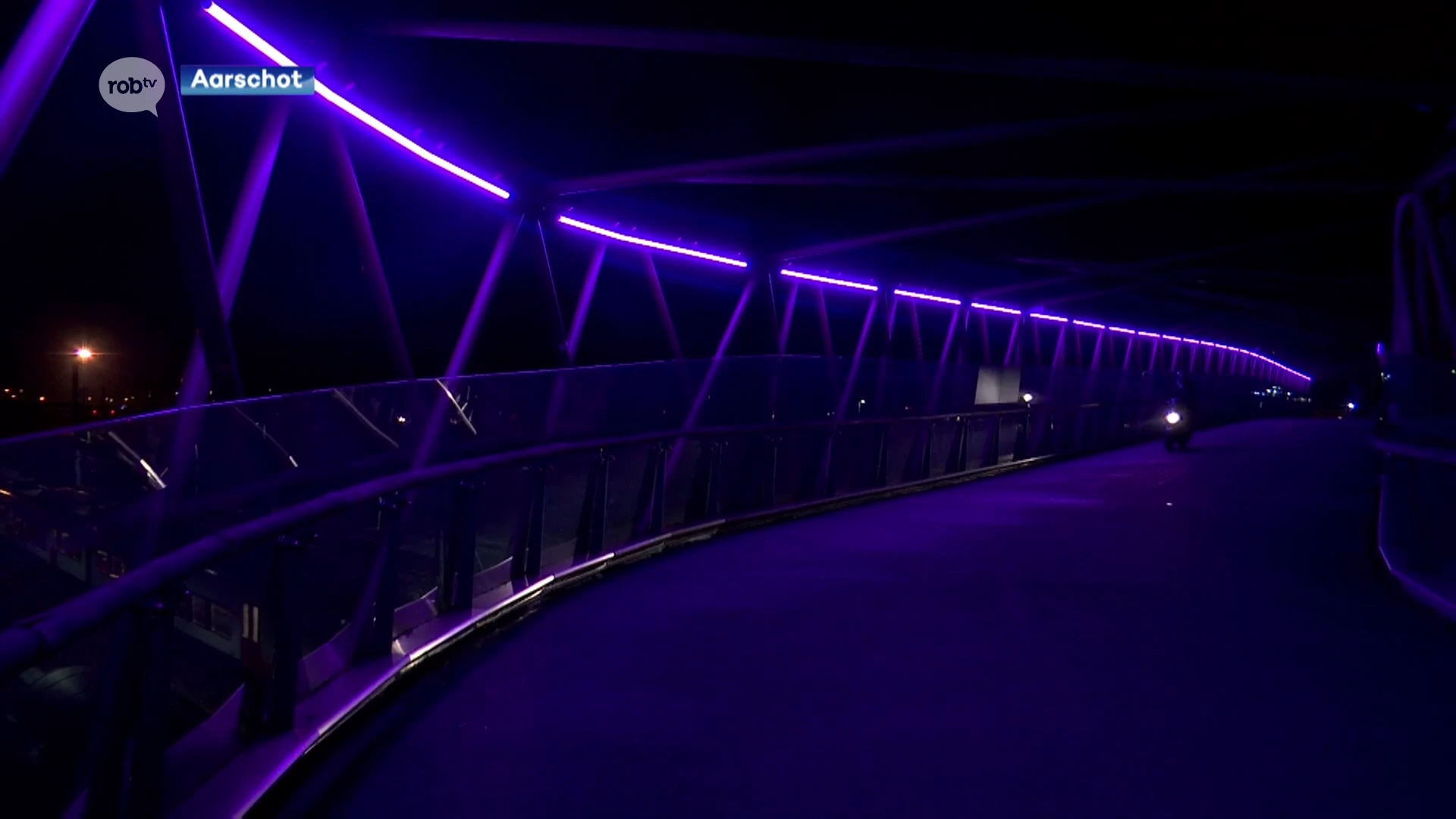 Voetgangersbrug over het station van Aarschot voortaan mooi verlicht