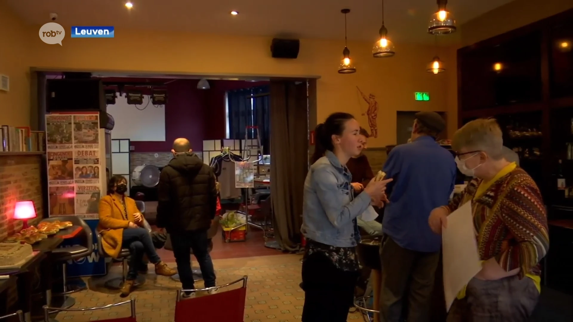 Buurtbewoners openen samen café: "Er zijn eigenlijk geen bazen en geen personeel"