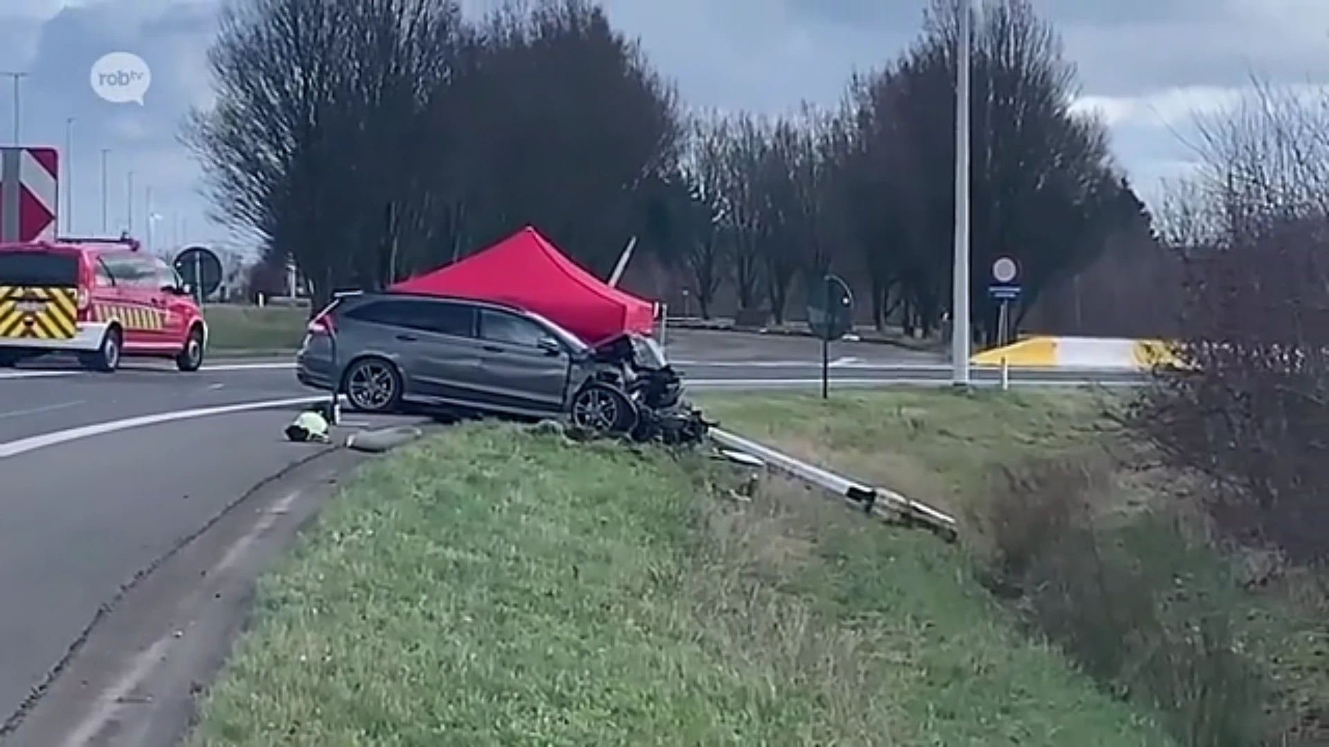 Dodelijk ongeval aan afrit E314 in Tielt-Winge: man overlijdt na botsing tegen verlichtingspaal