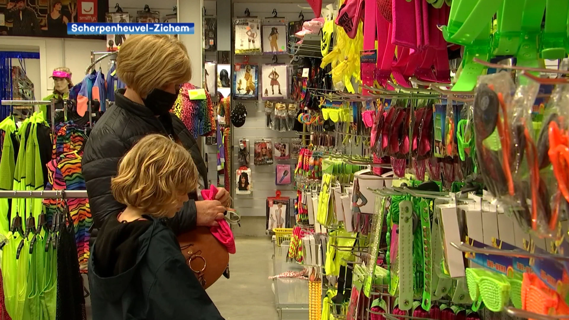 Een ballerina of superheld: kinderen komen nog snel een carnavalskostuum halen bij de Festivalshop