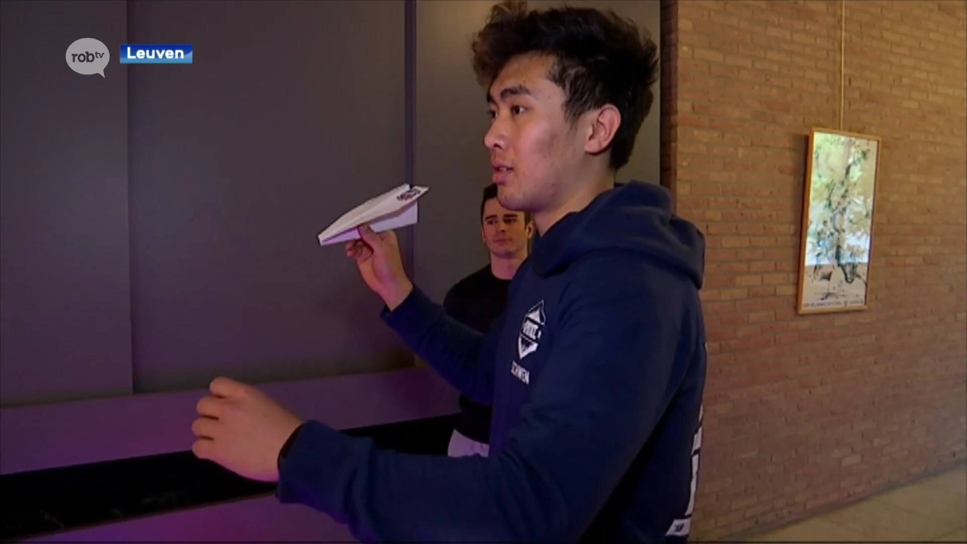 Wereldkampioenschap papieren vliegtuigjes komt naar Leuven