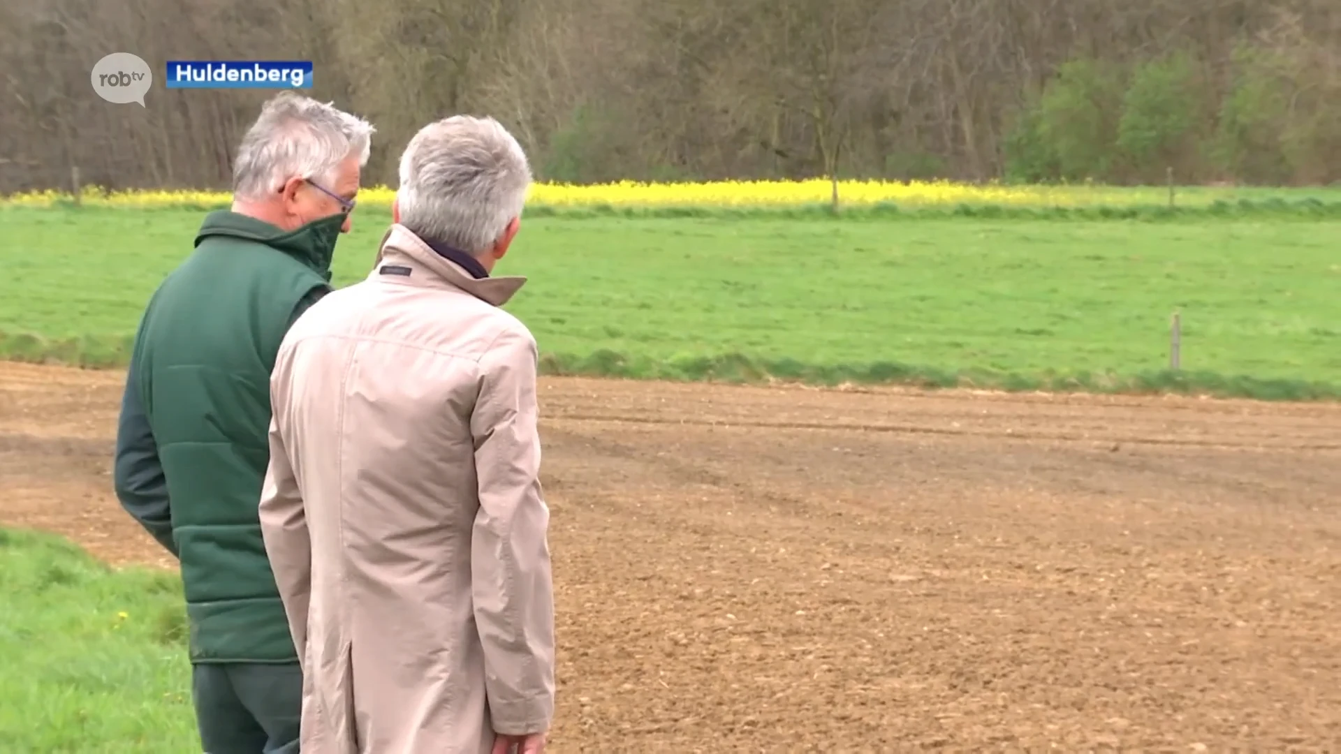 Boer Bert Dumortier uit Huldenberg heeft een houthakseldam tegen erosie: "De bedoeling is dat de vruchtbare grond op de akker blijft"