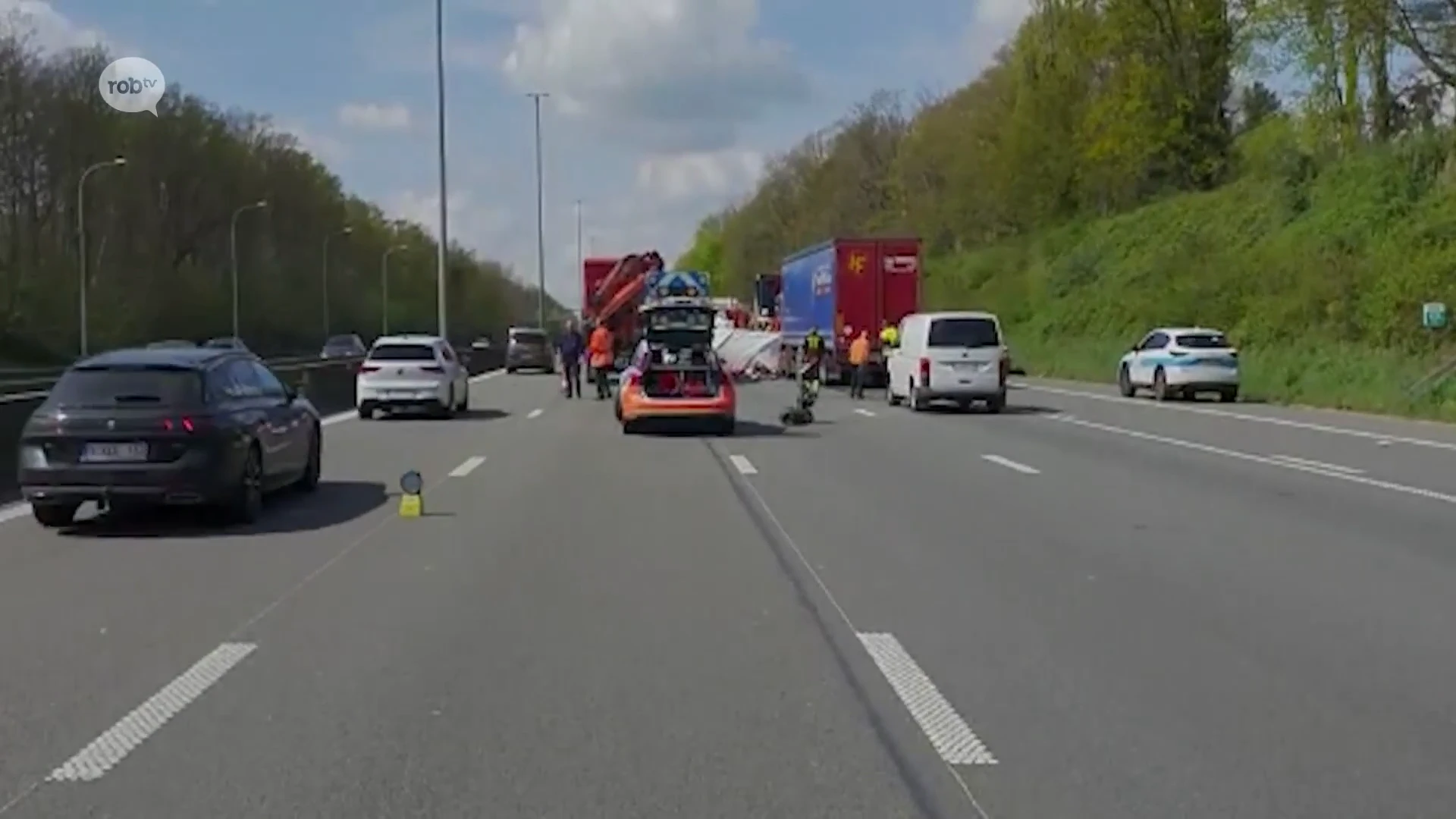 Vrachtwagenchauffeur overleden na kettingbotsing op de E40 in Everberg