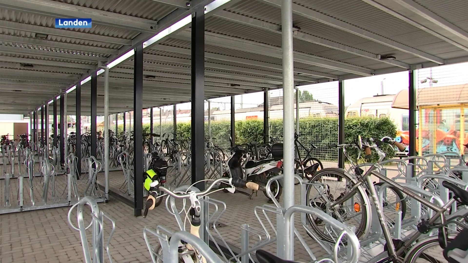 324 plaatsen in nieuwe overdekte fietsenparking aan station van Landen