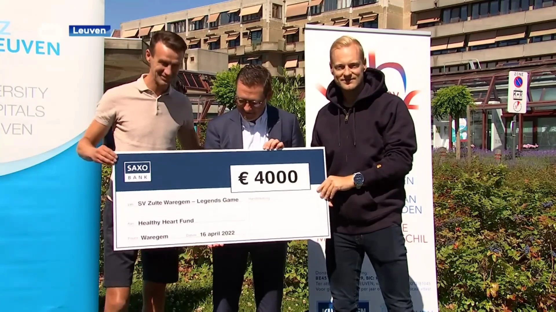 Olivier Deschacht en Davy De fauw doneren 4.000 euro aan UZ Leuven: "Iedereen kent de beelden nog van Eriksen die op het veld ligt"