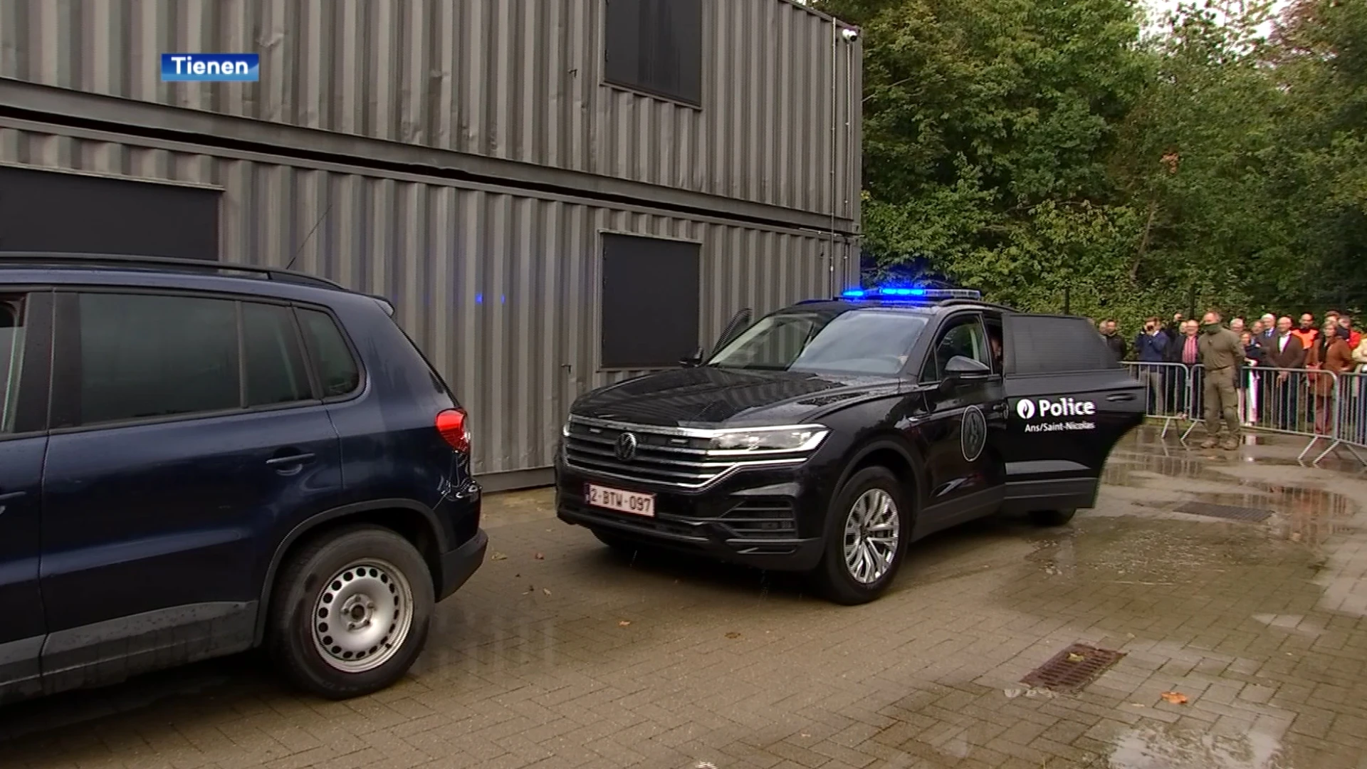 Spectaculaire oefening met politiehelikopter in Tienen: trainingscentrum voor lokale zones nu ook officieel ingewijd