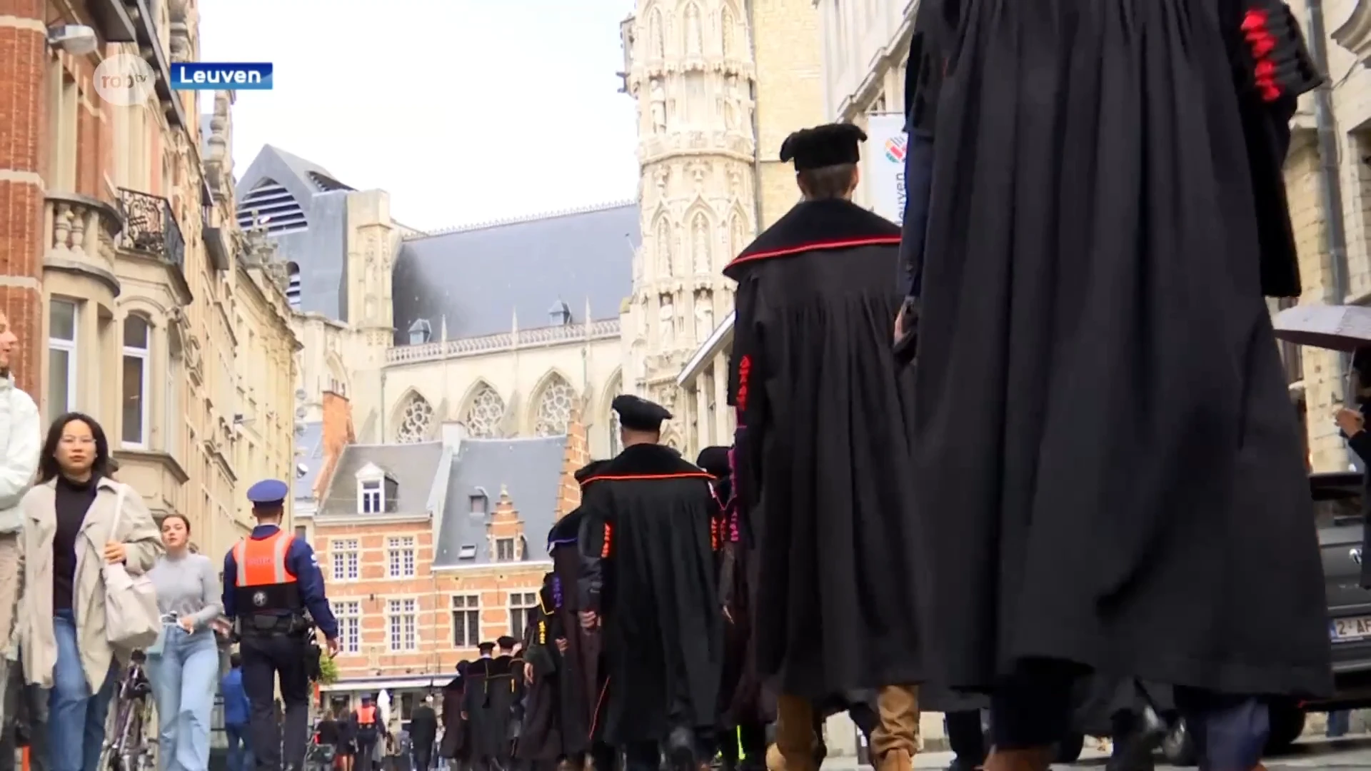 Stoet der Togati trekt traditioneel door Leuven om start academiejaar aan te kondigen