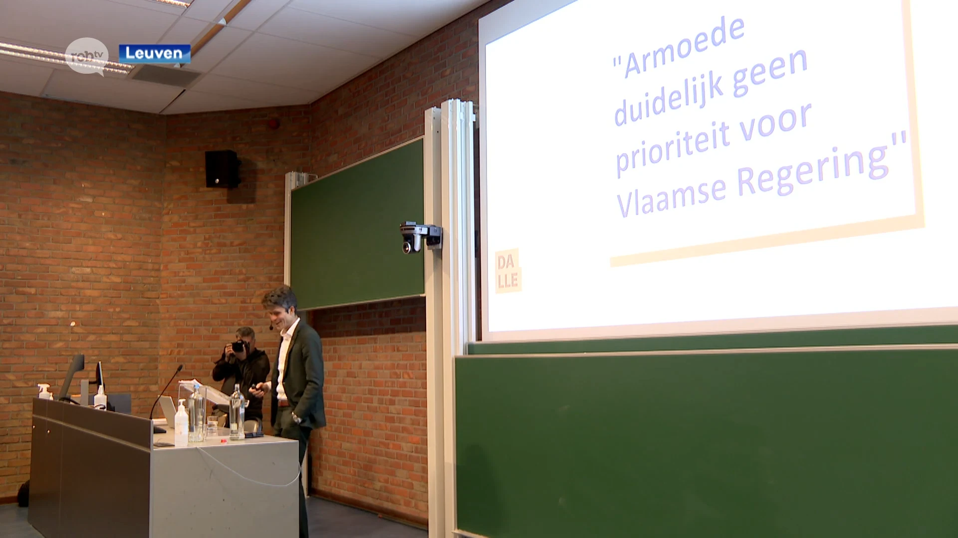 Studenten KU Leuven krijgen gastles van minister Benjamin Dalle over armoedebestrijding:  "Fantastisch om te zien wat er eigenlijk allemaal kan gerealiseerd worden"