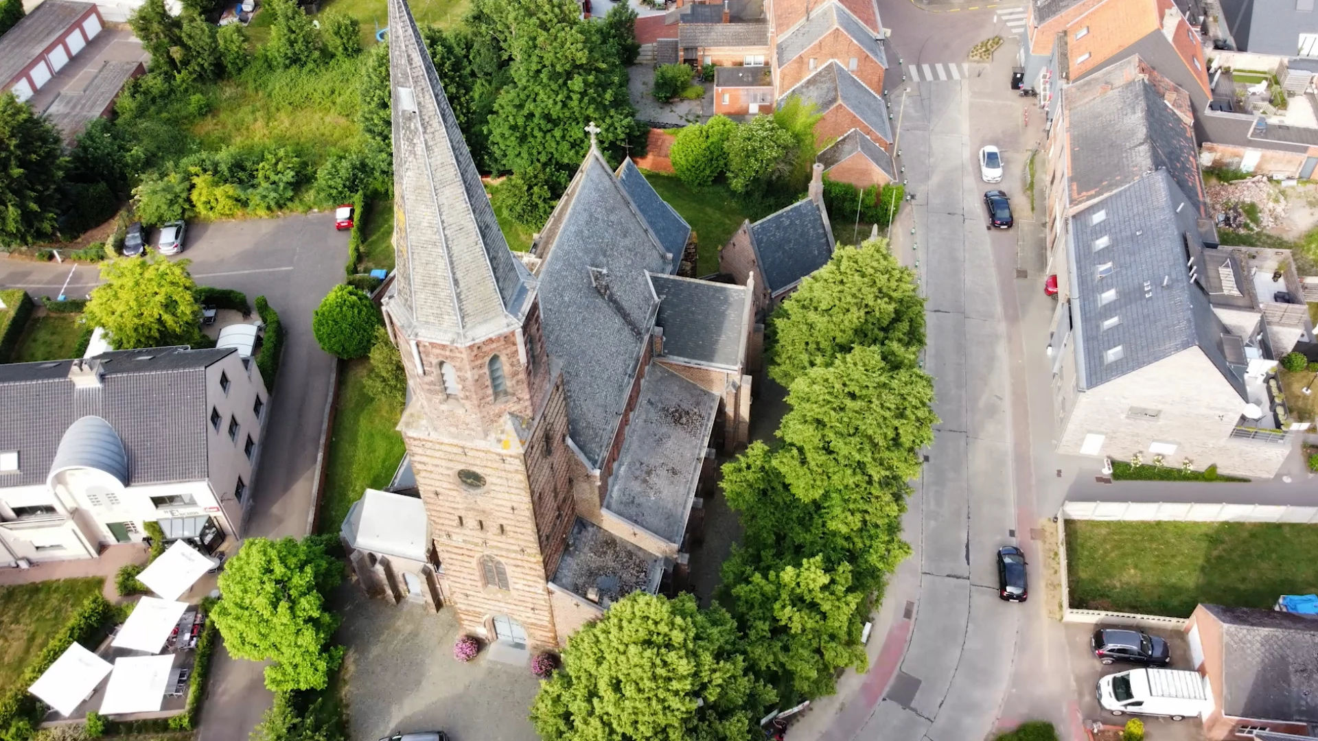 Vernieuwde Sint-Hubertuskerk in Schaffen officieel ingehuldigd: groot scherm en wifi-verbinding