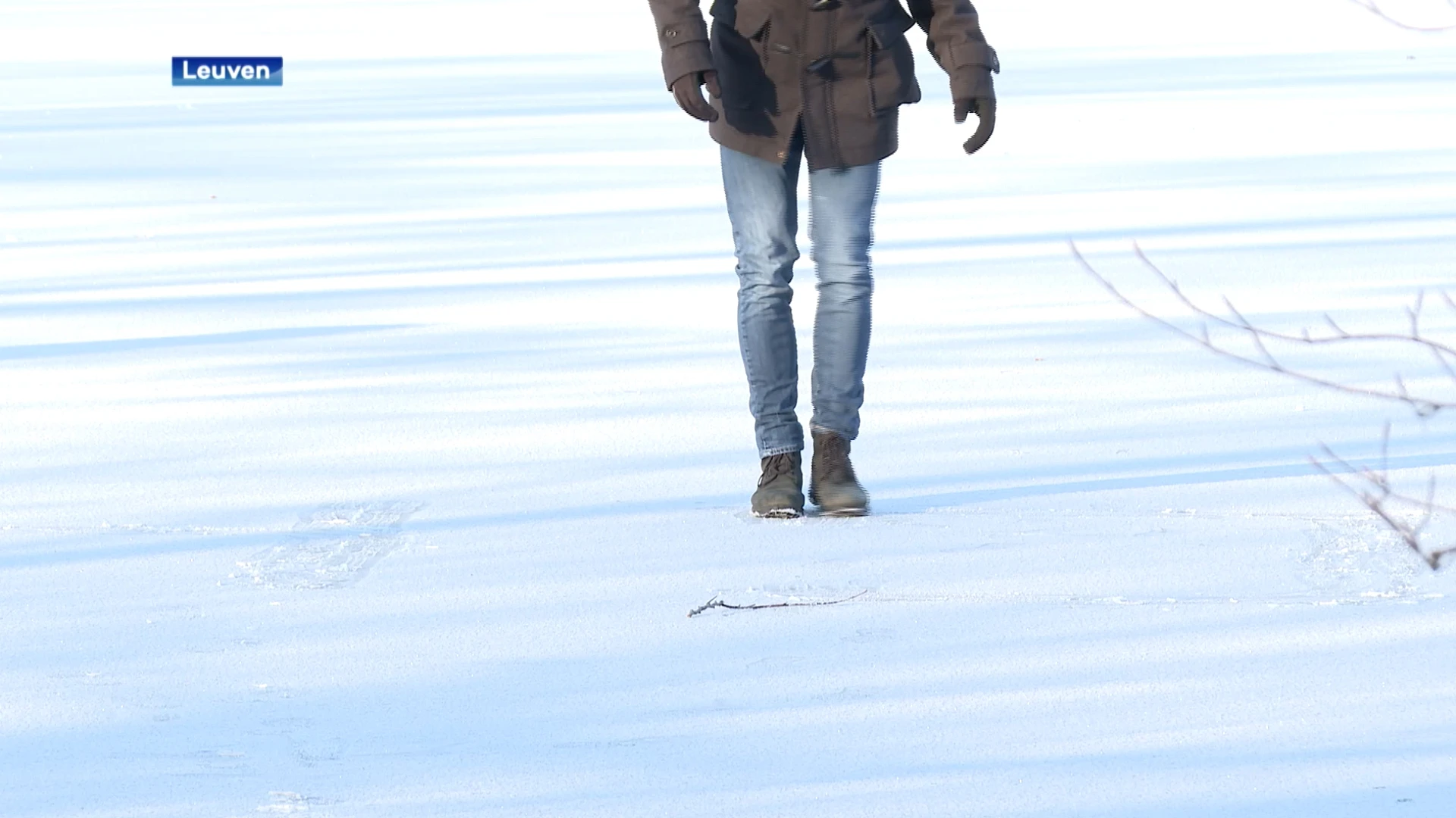 Schaatsen nog verboden, maar eerste ijsfanaten glijden al over vijver Abdij van Park:  "Dit is gewoon hét moment om het ijs op te gaan"