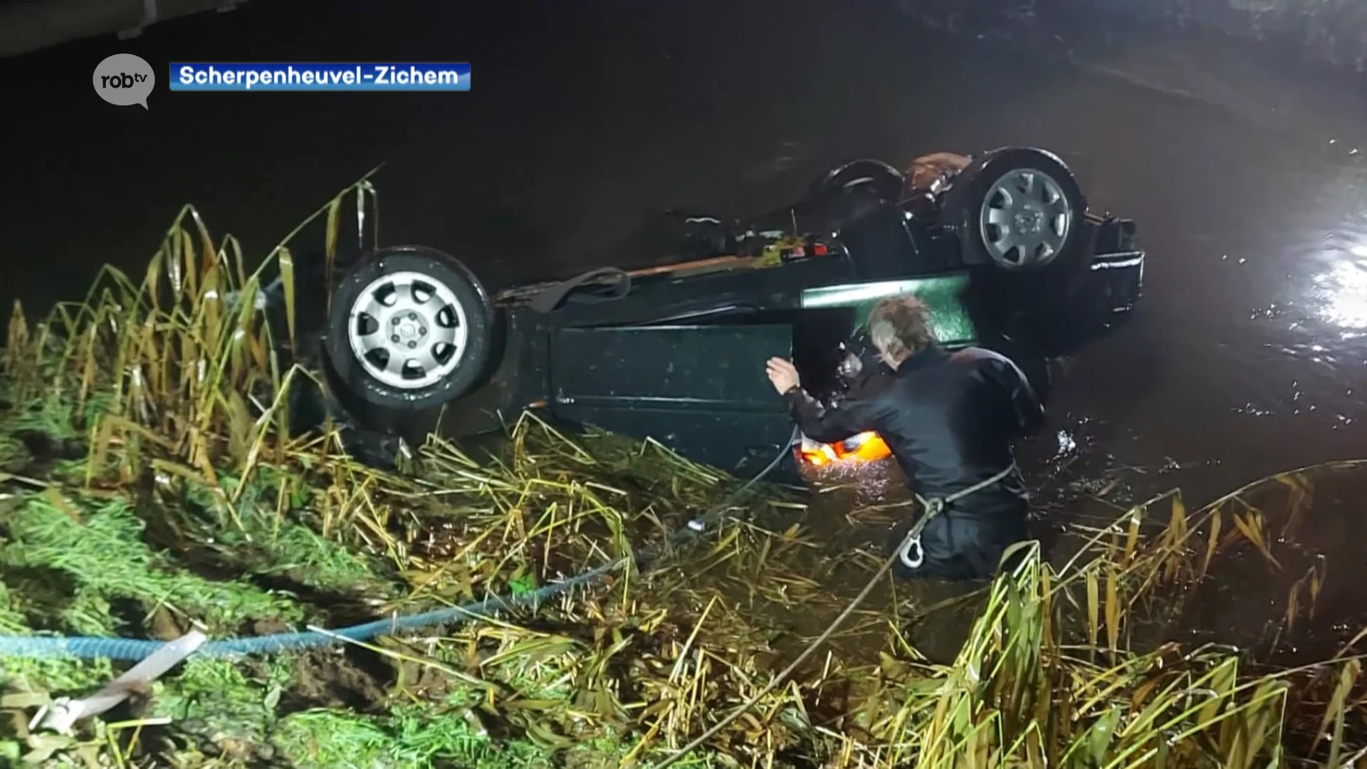 Auto belandt ondersteboven in beek in Ernest Claesstraat in Scherpenheuvel-Zichem