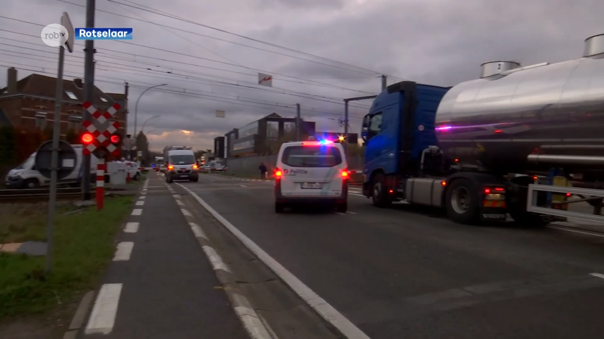 Alweer technische problemen aan spooroverweg in Stationsstraat in Rotselaar, maar het probleem lijkt nu opgelost