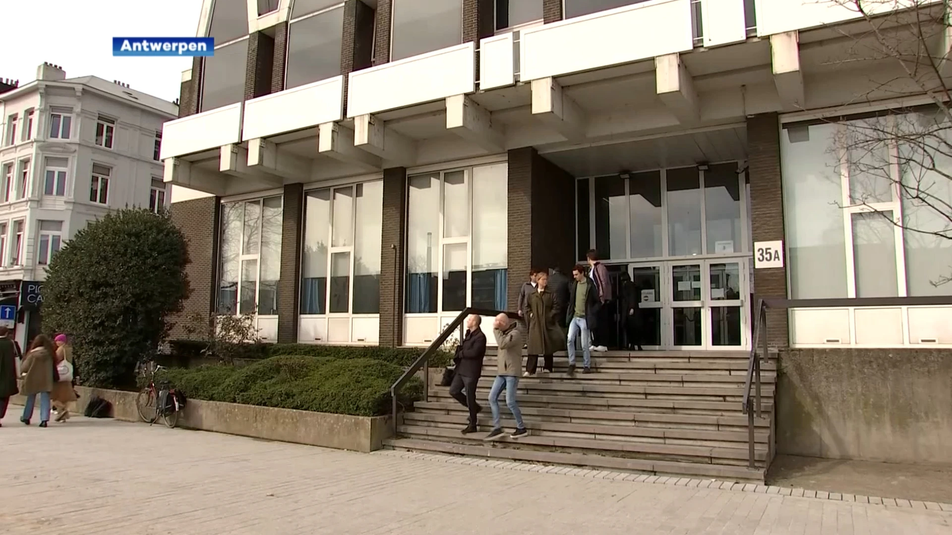KU Leuven wordt op de korrel genomen tijdens proces-Reuzegom, advocaten: "Universiteit blinkt uit in afwezigheid"