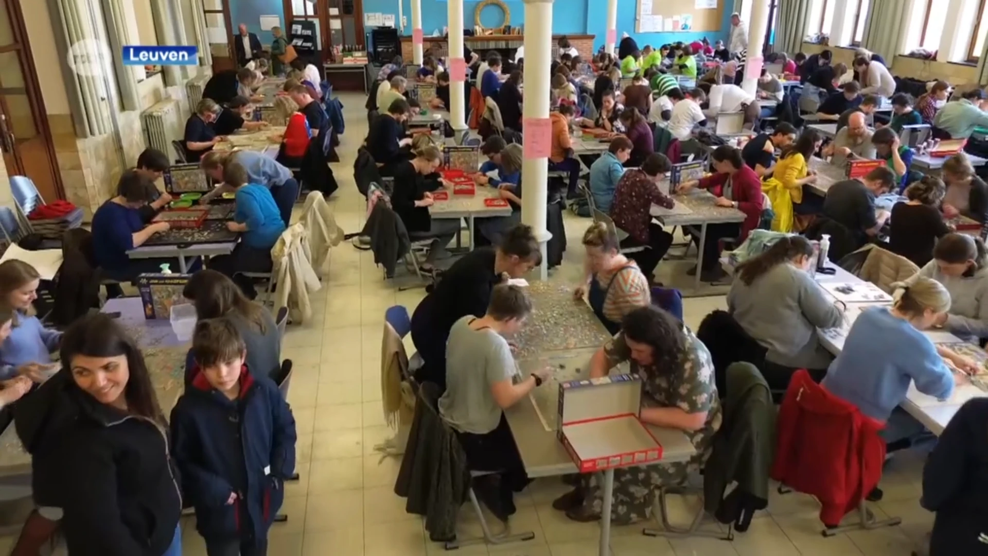 200 puzzelfanaten strijden voor Belgische titel legpuzzelen: "Verdelen op kleur en gewoon zo snel mogelijk puzzelen"