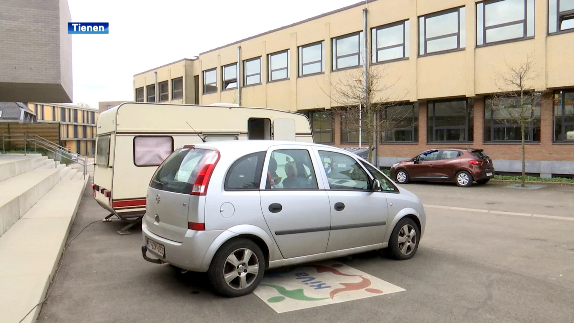 Ouders kamperen al van vrijdagavond voor scholen voor buitengewoon onderwijs: "Je weet niet zeker hoeveel kindjes er eigenlijk terechtkunnen"