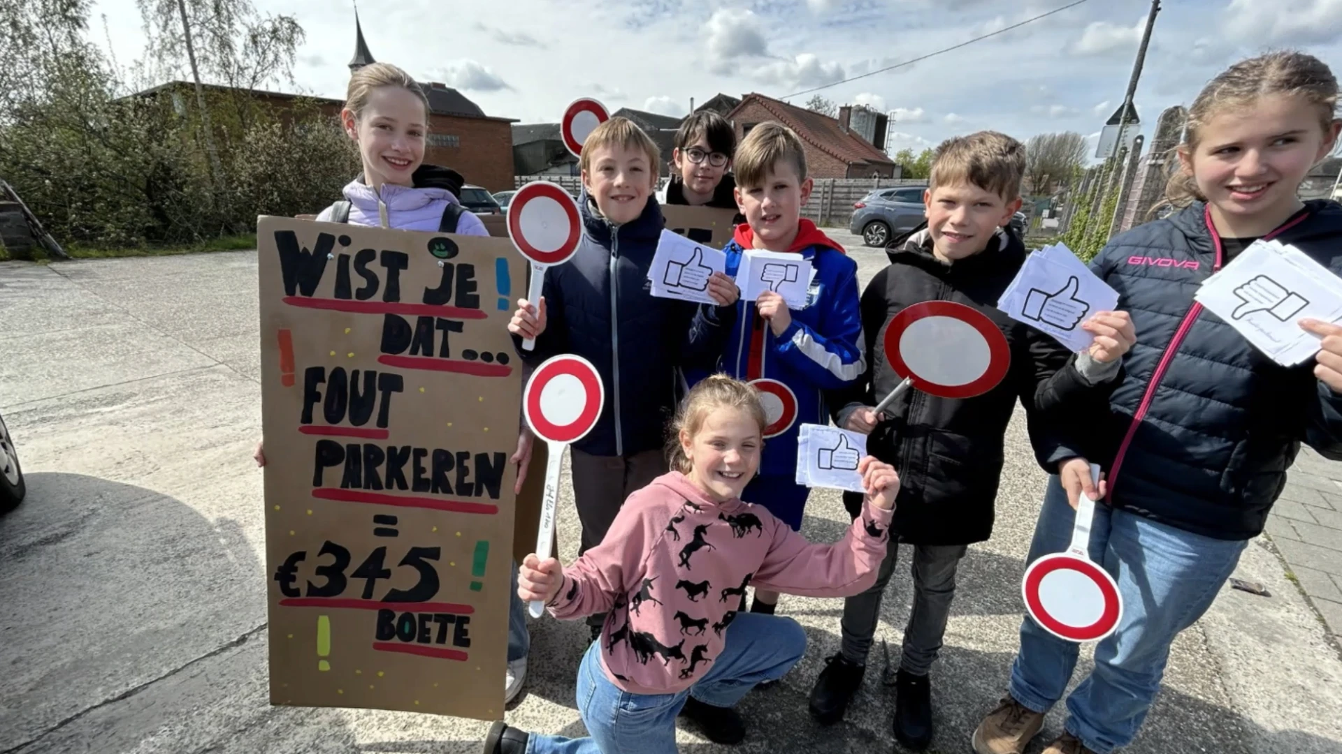 Foutparkeerders in Kumtich aangepakt door het kinderparlement