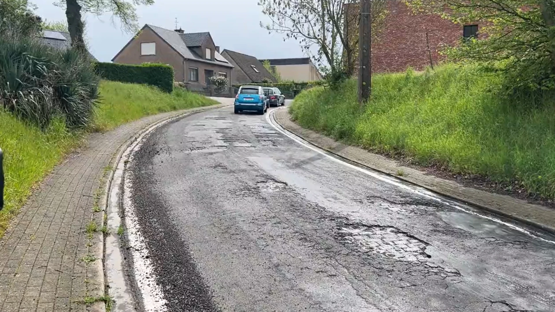 Inwoners willen een heraanleg van de Metselstraat in Vissenaken: "Erg gevaarlijk voor fietsers"