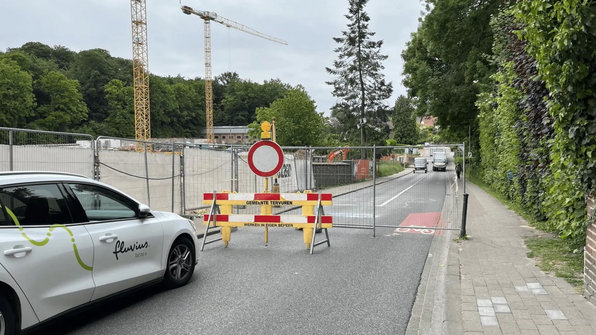 Scheur in wegdek van Duisburgsesteenweg in Tervuren: verkeer moet omleiding volgen