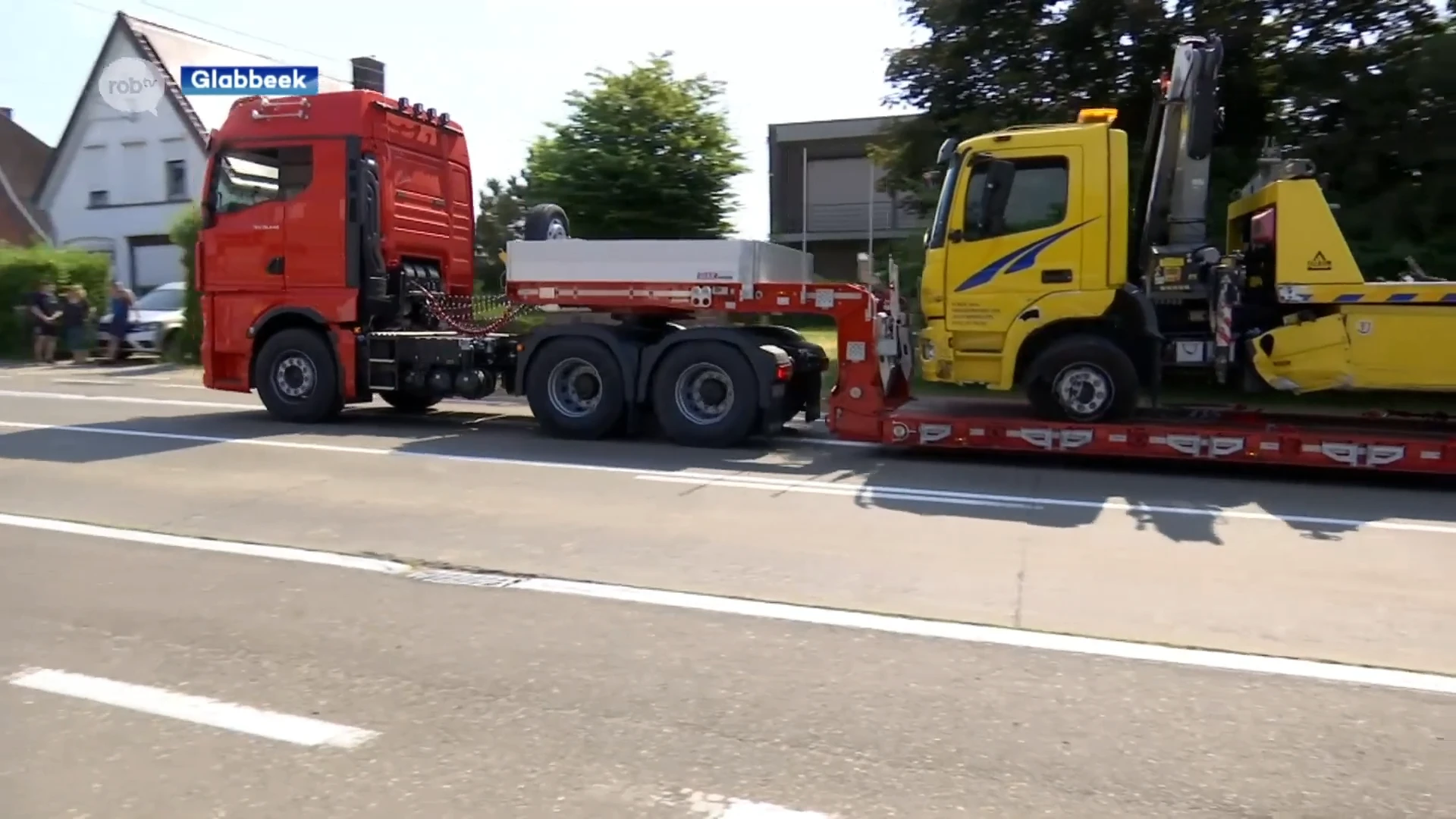 Takelwagen moet ... getakeld worden na botsing in Glabbeek, Tiensesteenweg urenlang afgesloten