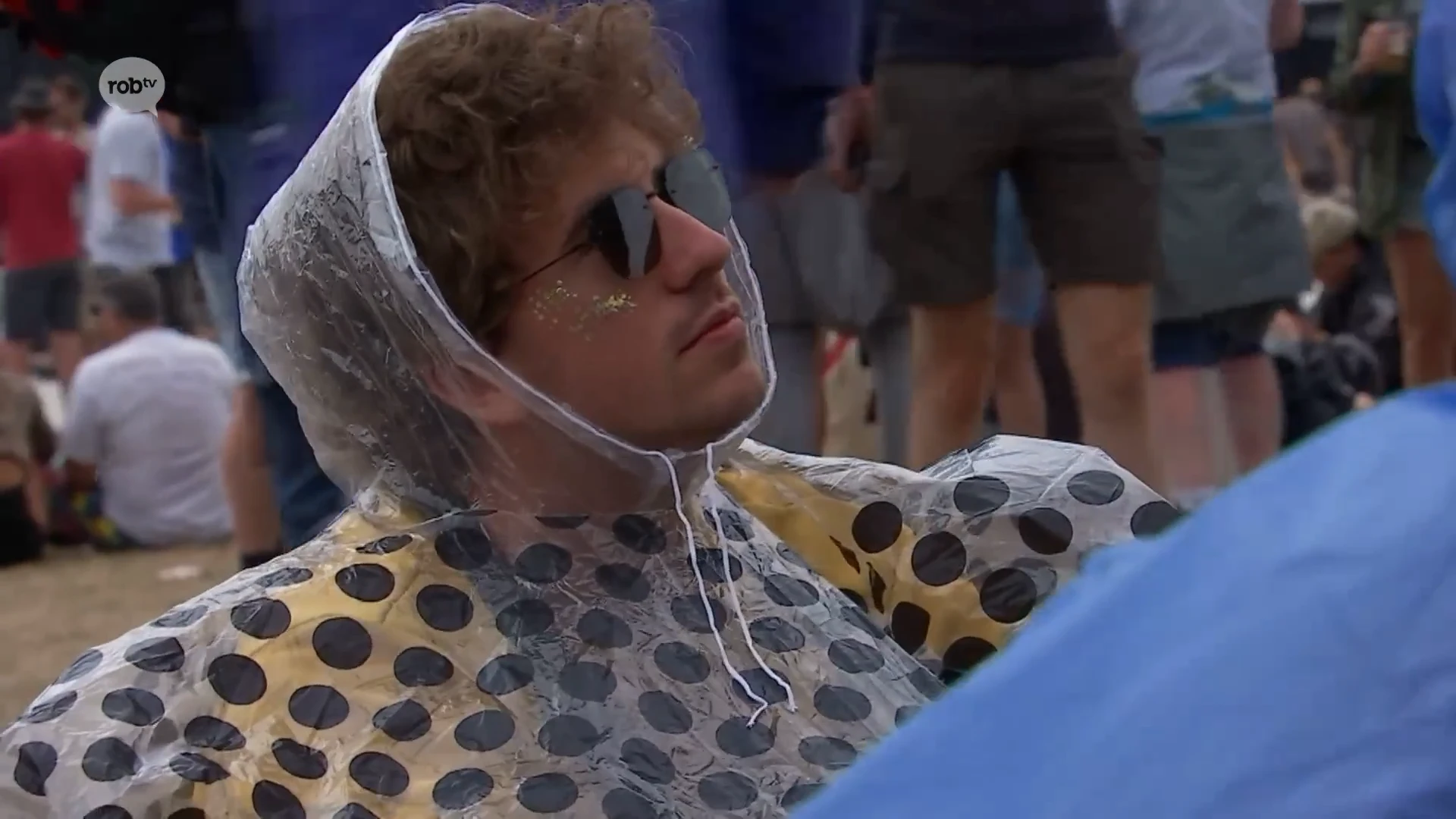 Regen doet de festivalgangers weinig: "We gaan toch naar de kl*ten"
