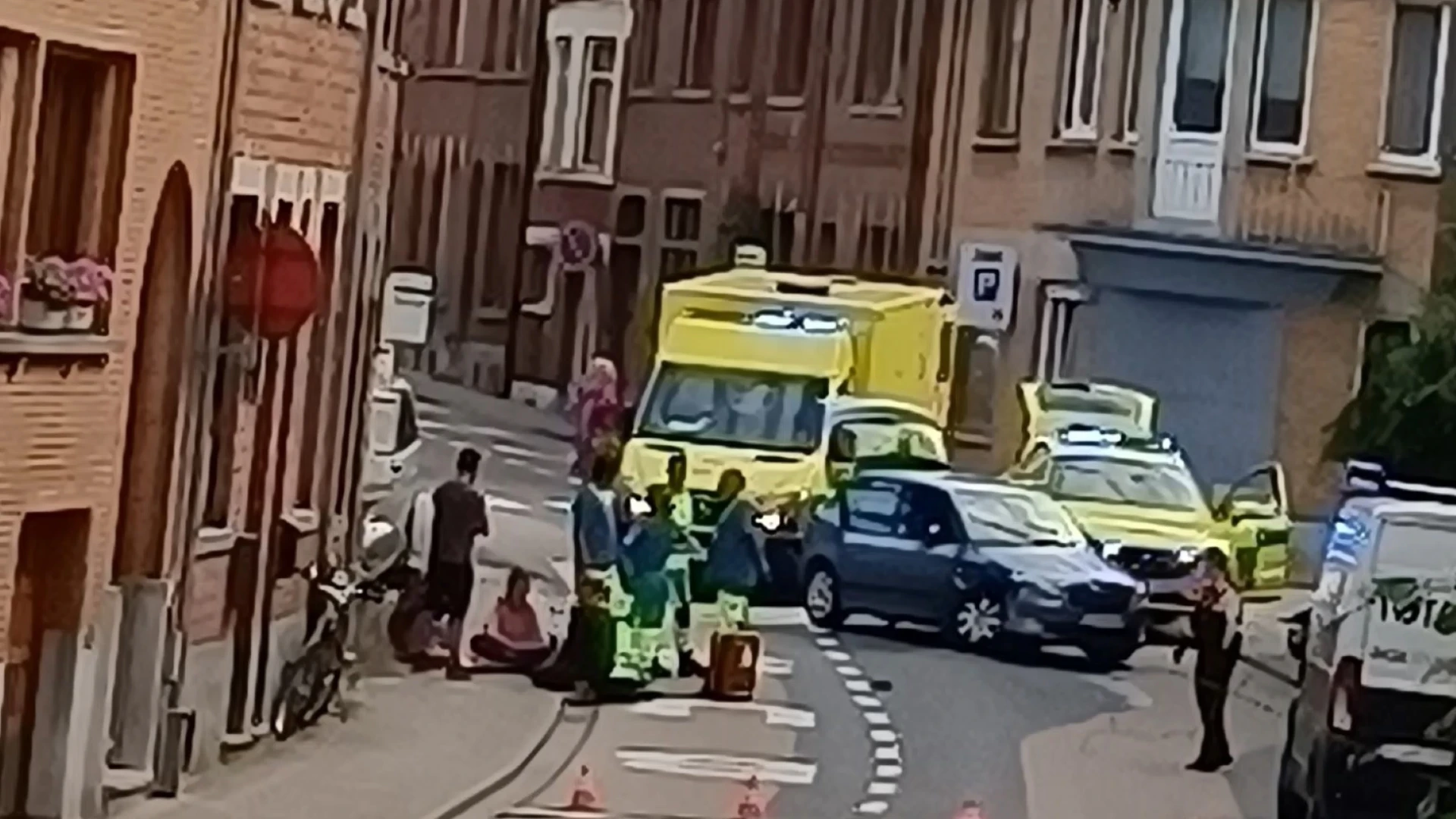 Taxichauffeur zwaargewond na botsing in Gemeentestraat in Kessel-Lo, afgevoerd naar ziekenhuis met rugletsel