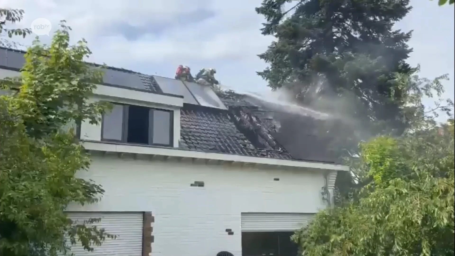 Twee dakbranden door blikseminslagen in Herent, ook in Keerbergen sloeg bliksem in op woning