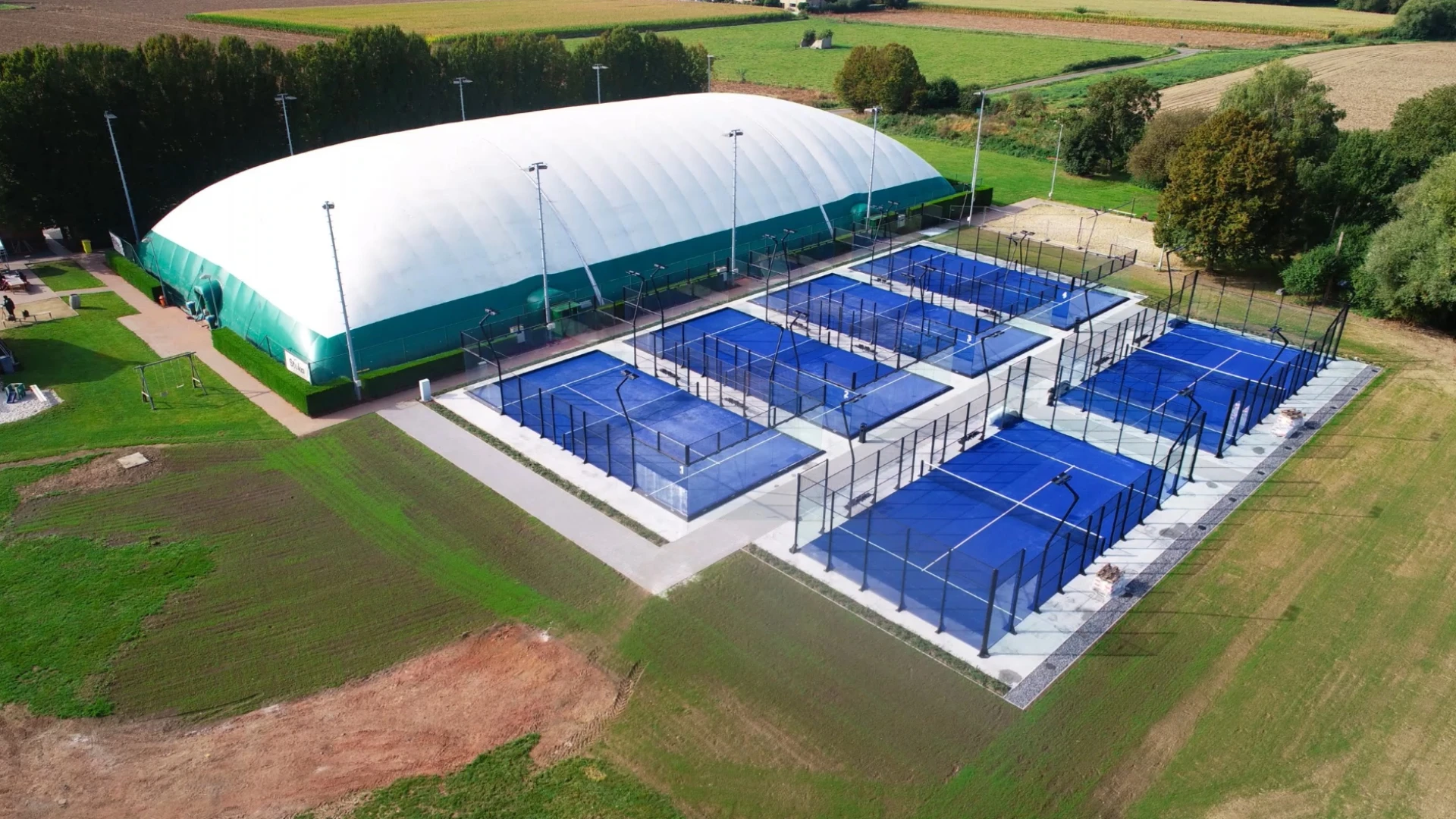 Tennis- en padelclub De Vloer in Herent wil uitbreiden met 3 nieuwe tennisvelden en 6 nieuwe indoor padelvelden