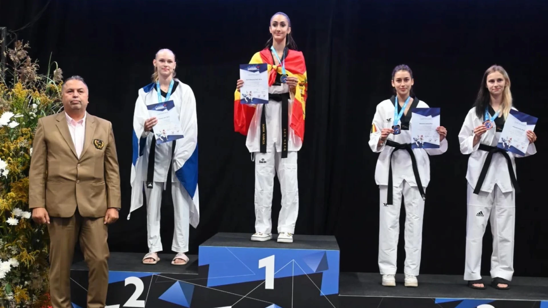 Caroline Volders en Fenne Steenaerts van taekwondoclub Keumgang uit Diest behalen zilver en brons op EK voor junioren in Estland