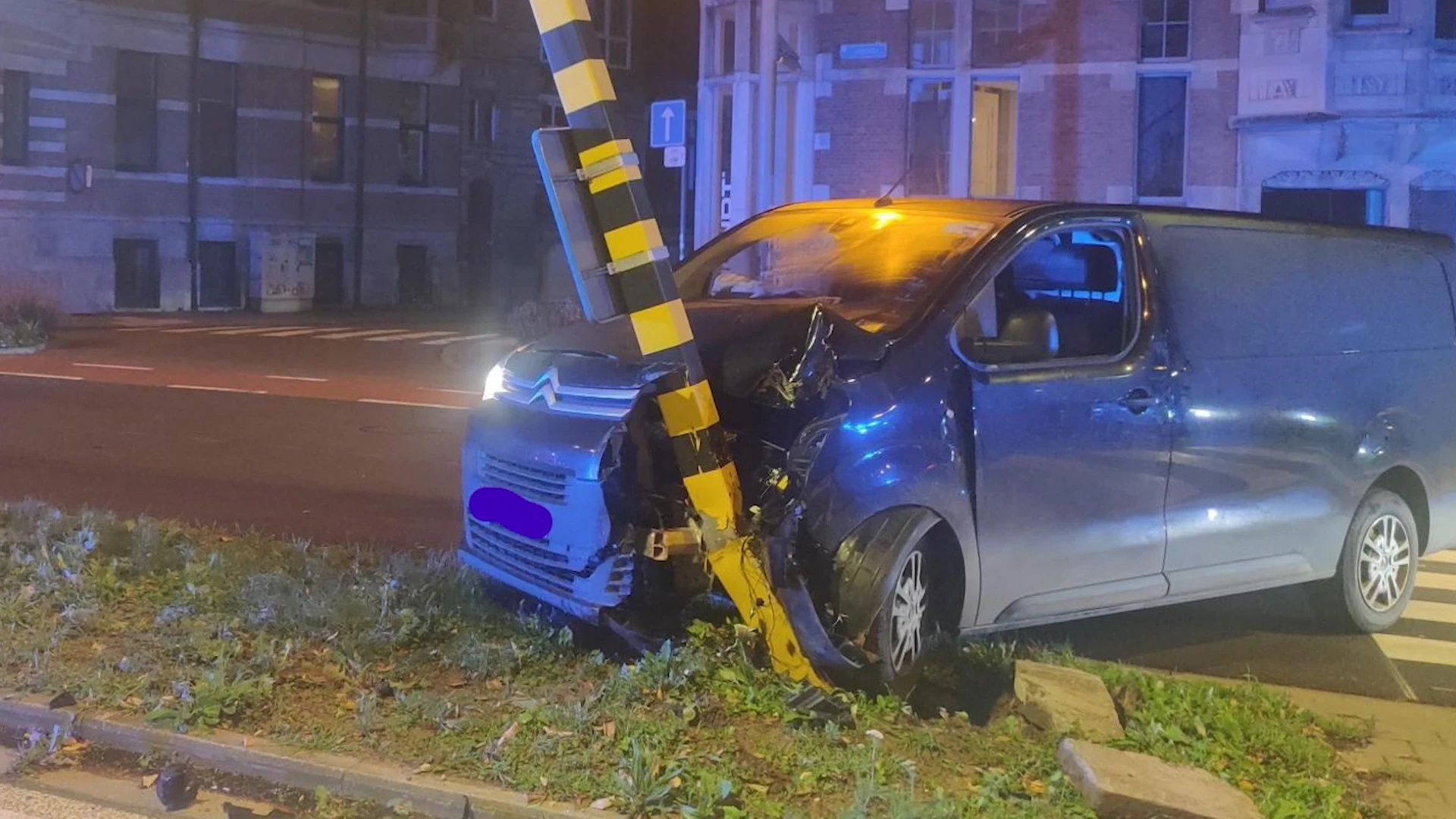 Dronken bestuurder (34) knalt tegen verlichtingspaal op Tiensevest in Leuven