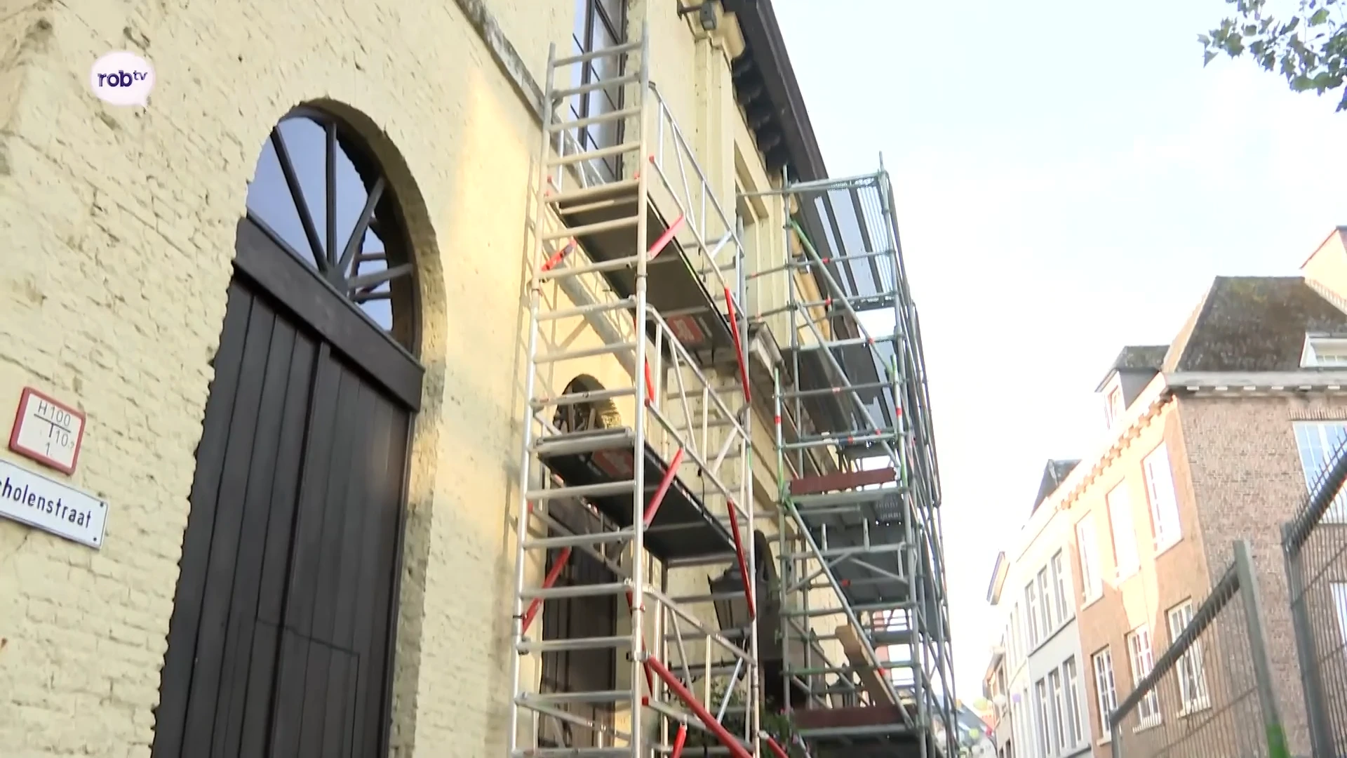 Lakenhalle in Diest in de steigers: stad laat onderzoeken of het gebouw nog stabiel is