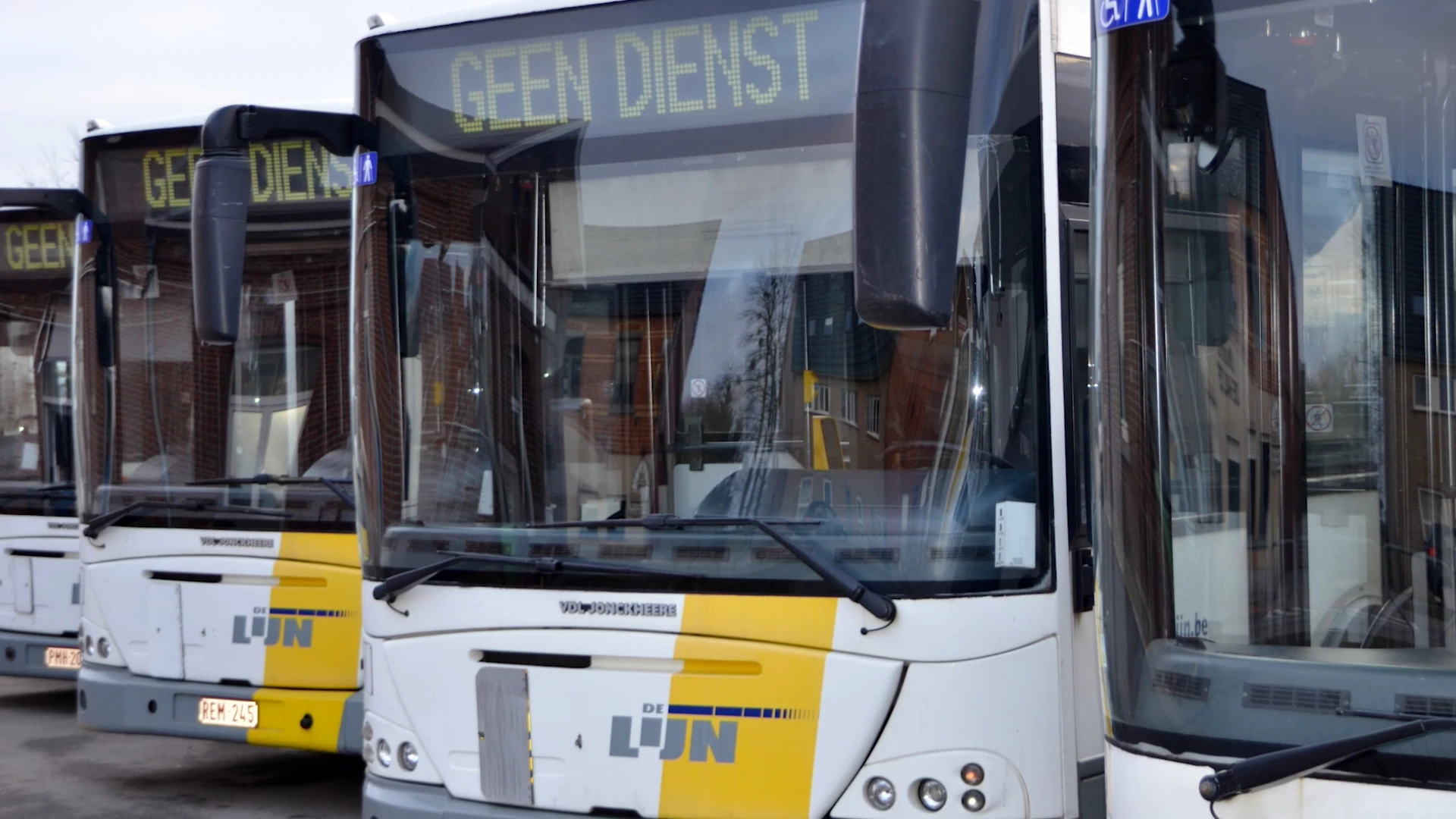 4 op de 10 bussen van De Lijn rijden vandaag niet door nationale actiedag, pendelaars raadplegen best routeplanner van De Lijn