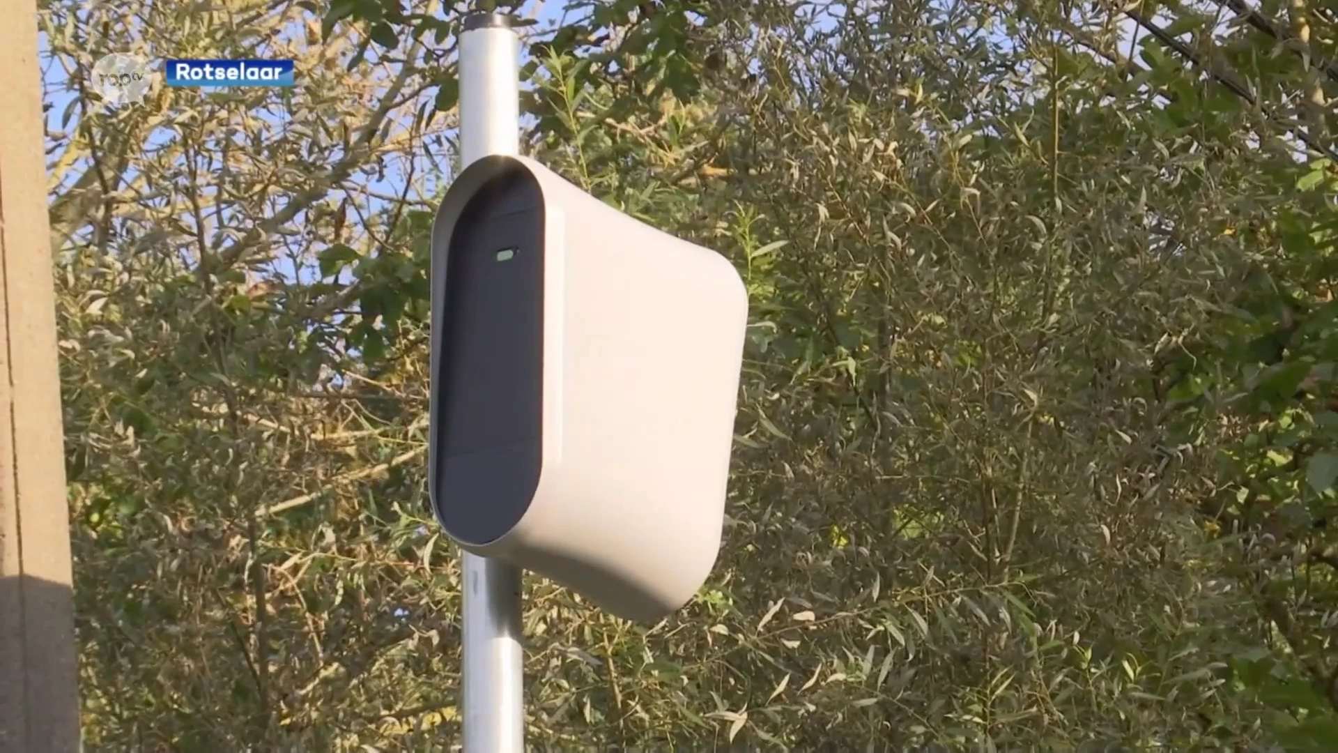 Rotselaar plaatst 5 nieuwe flitspalen, politie gaat camera regelmatig tussen de palen verplaatsen