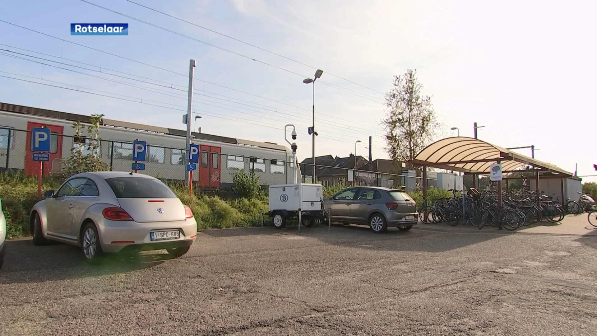 Twee vaste bewakingscamera's aan het station van Wezemaal