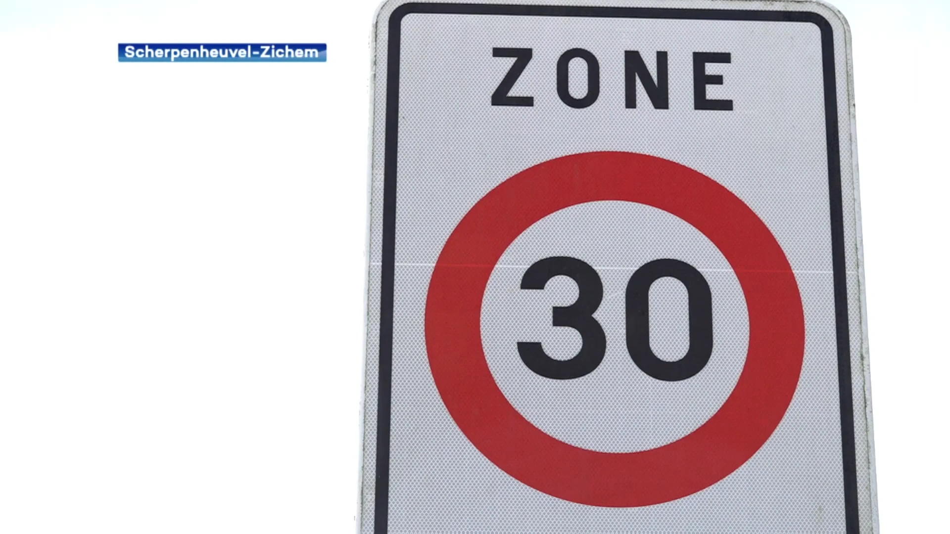 Zone 30 in Zichem uitgebreid tot voorbij spoorwegovergang: twee flitspalen moeten nieuwe snelheidsbeperking handhaven