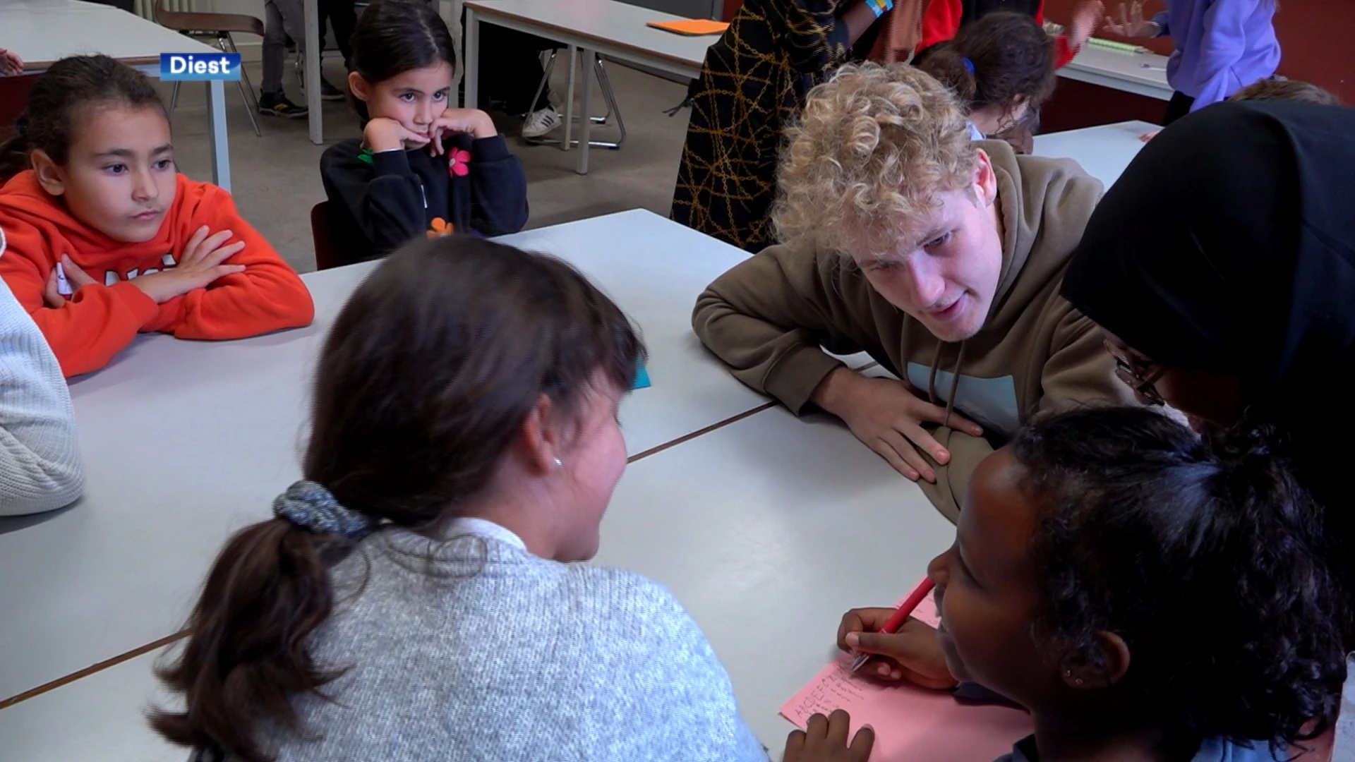 120 kinderen leren op een speelse manier Nederlands tijdens Taalbad in Diest: "Zo kan ik makkelijk met iedereen praten"