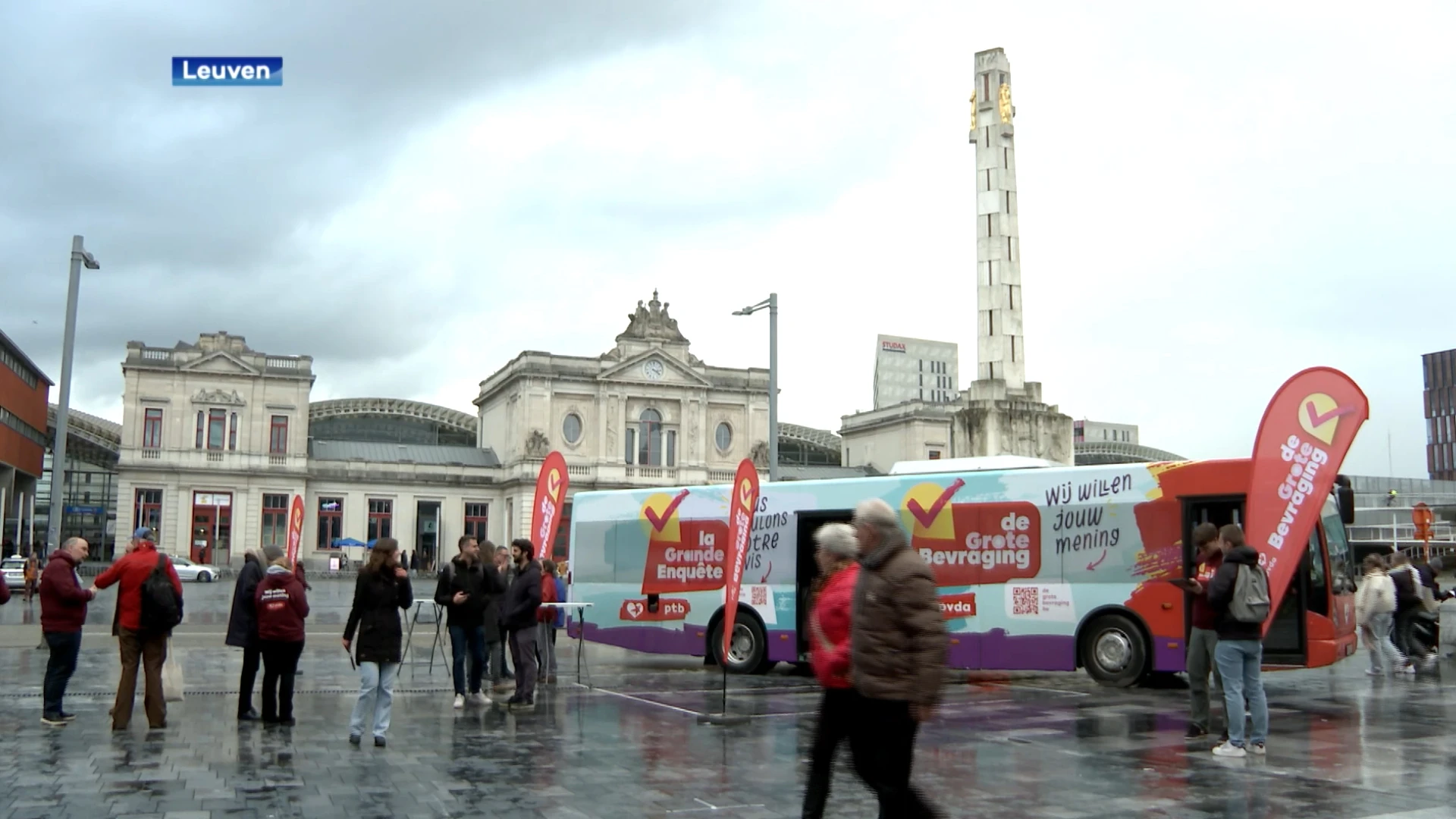 PVDA-toerbus houdt halt in Leuven: "Ik voel dat er met de linkse, rebelse stem verandering op komst is in Vlaanderen"