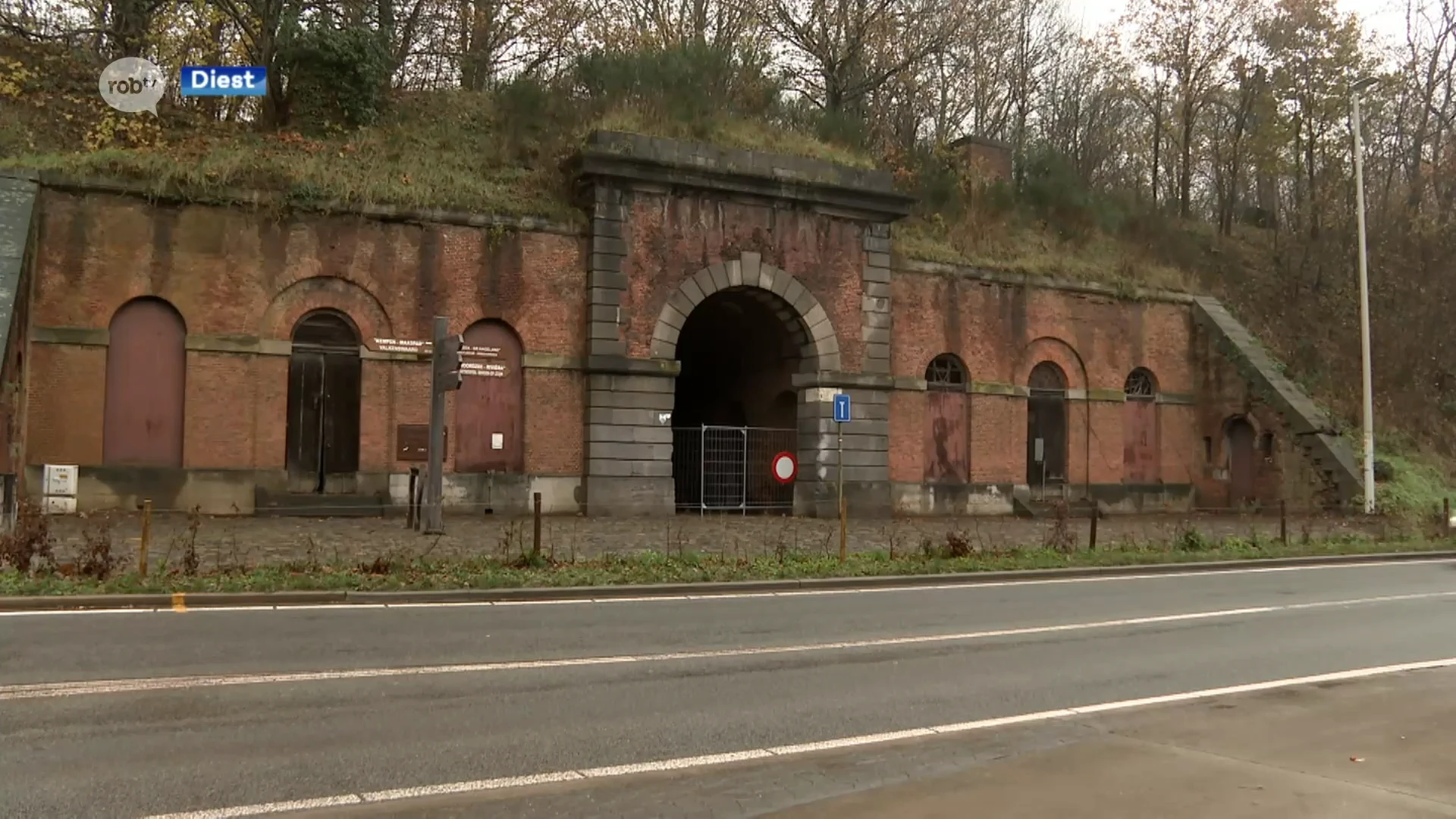 Stadsbestuur sluit Schaffense Poort in Diest noodgedwongen af: "Denk dat het hoog tijd wordt dat al die verschillende eigenaars samen rond de tafel gaan zitten"