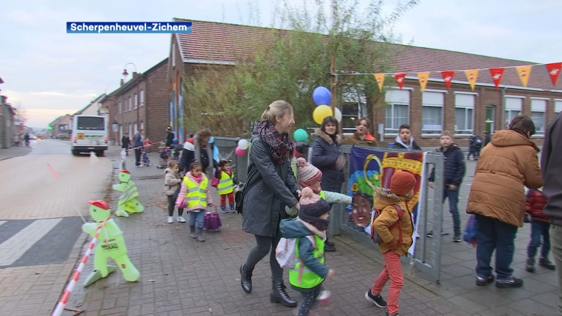 Sinterklaas bezoekt Sint-Jozefschool in Schoonderbuken met de boot: "Heel mijn klas is braaf geweest"