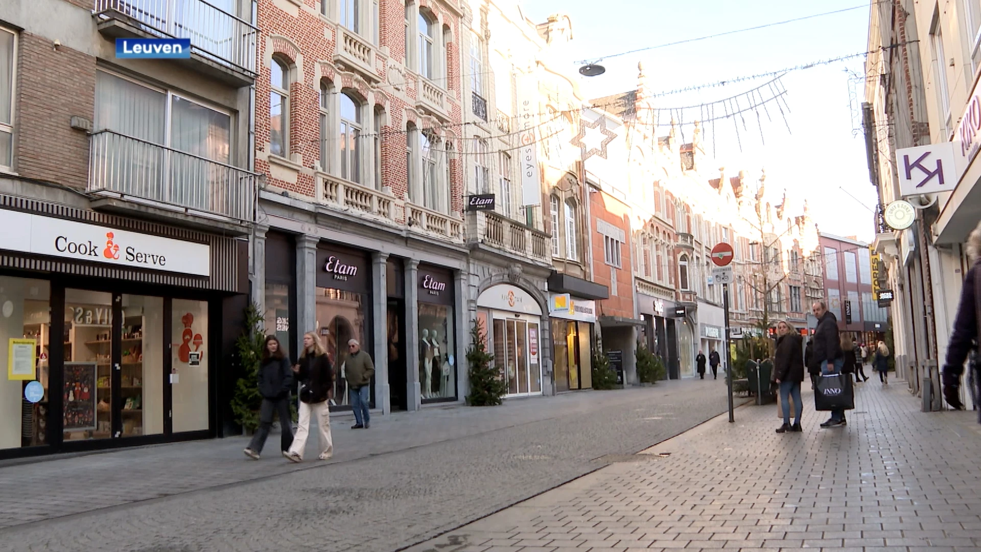 Leuvenaars maken gebruik van koopzondag om kerstcadeaus te shoppen: "Het hoeft niet duur of groot te zijn, maar iets waar je iemand blij mee kan maken"