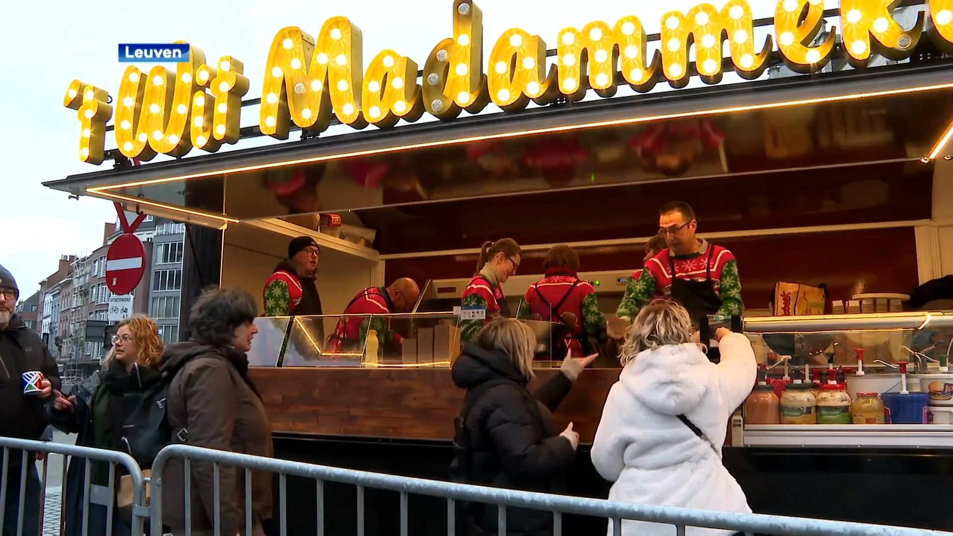 Nieuwjaarsdrink in Leuven met gratis smoutebollen, bier en koffie: "Als echte Leuvenaar moet je hier zijn"