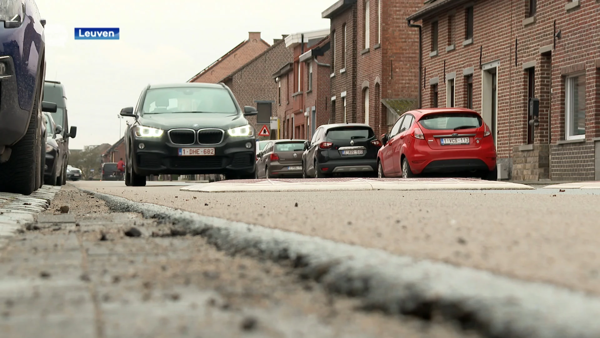 Na amper één week zoekt Leuvens stadsbestuur naar oplossing voor nieuwe, maar vooral te luide, rijbaankussens in de Weggevoerdenstraat: "Dit is onhoudbaar"