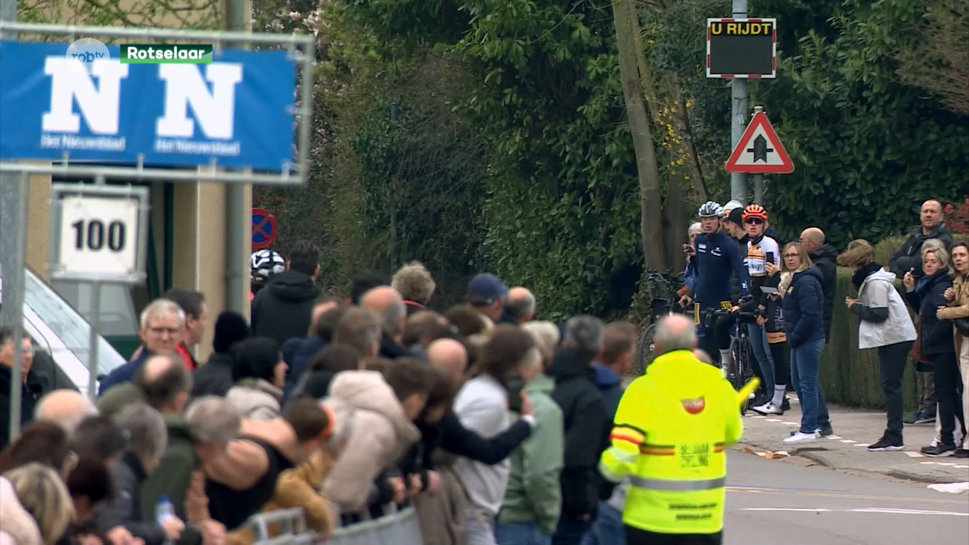 Beloftevolle Simon Dehairs uit Zoutleeuw wint GP Vermarc na indrukwekkende sprint: "Leuk om in eigen regio te winnen"