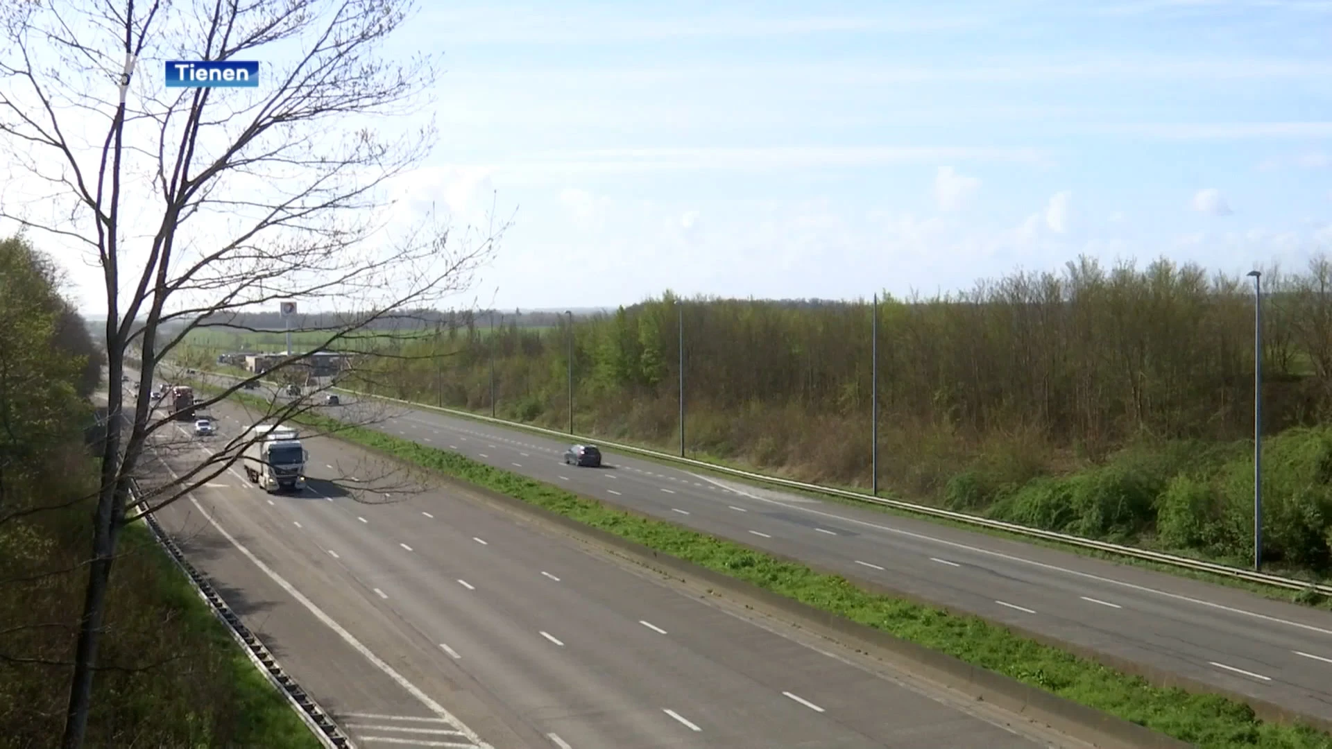 Volgend jaar wordt probleem geluidsoverlast E40 in Goetsenhoven aangepakt: "Laag asfalt over beton aanleggen"