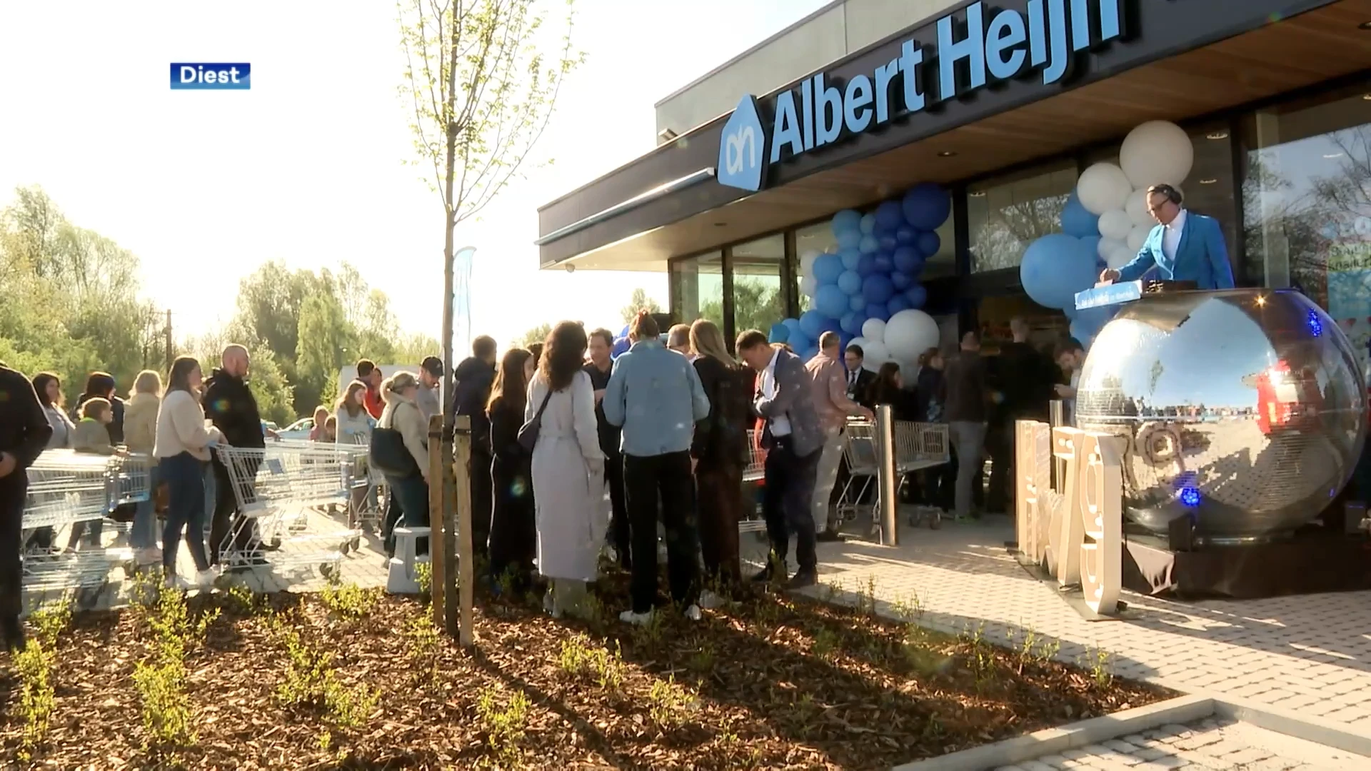 Nieuwe Albert Heijn in Diest zorgt voor lange wachtrijen: "Speciaal verlof genomen om erbij te kunnen zijn"