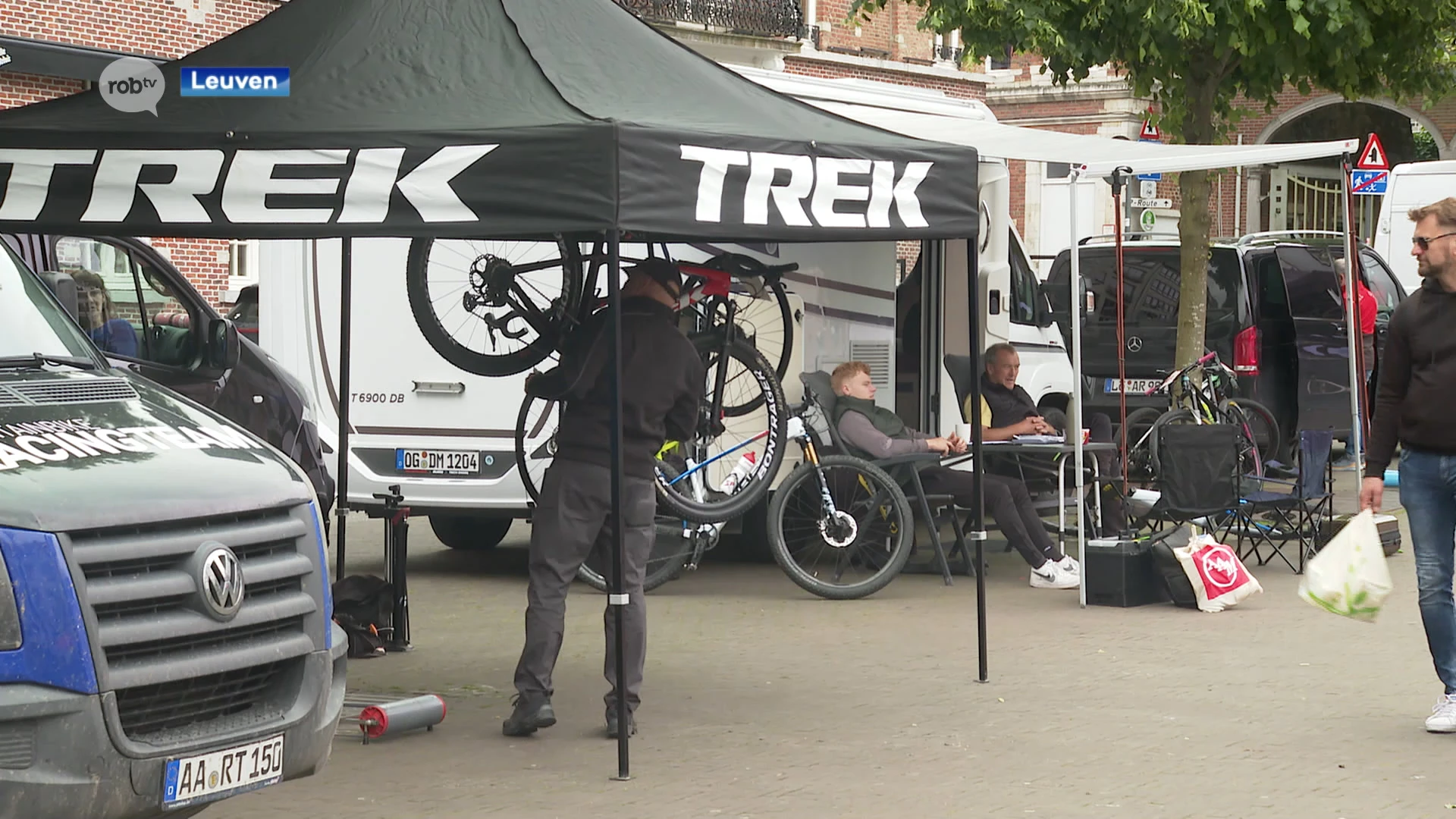 800 deelnemers voor Bolero Dwars door het Hageland Gravel Fondo in Diest, wereldtop 'Eliminator' mountainbike verzamelt in Leuven