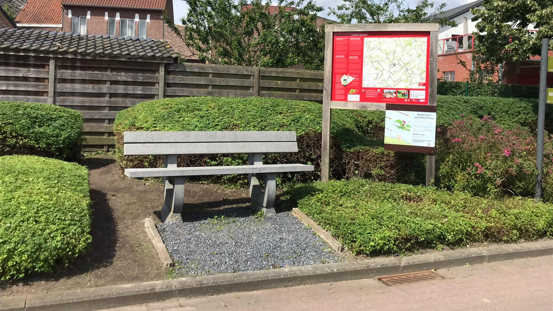 Glabbeek plaatst 32 nieuwe banken met QR-code: "Iets bijleren over je gemeente"