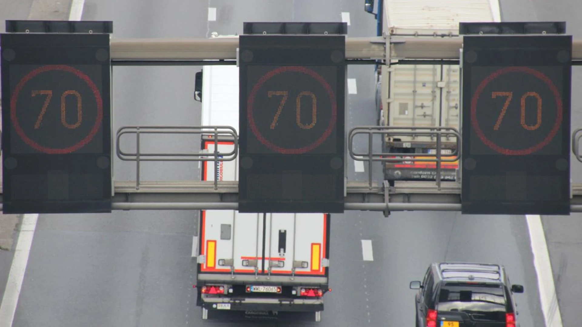 E40 twee nachten afgesloten voor plaatsing van 4 signalisatiebogen met 16 LED schermen