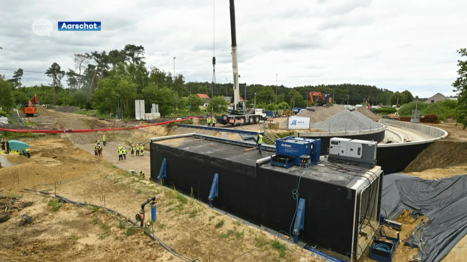 Infrabel schuift tunnel onder spoorlijn in Langdorp