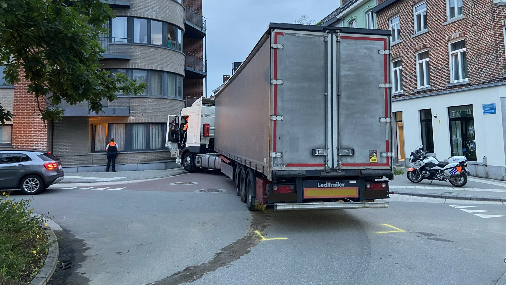 Chauffeur (48) rijdt zich in dronken toestand klem op kruispunt in Leuven