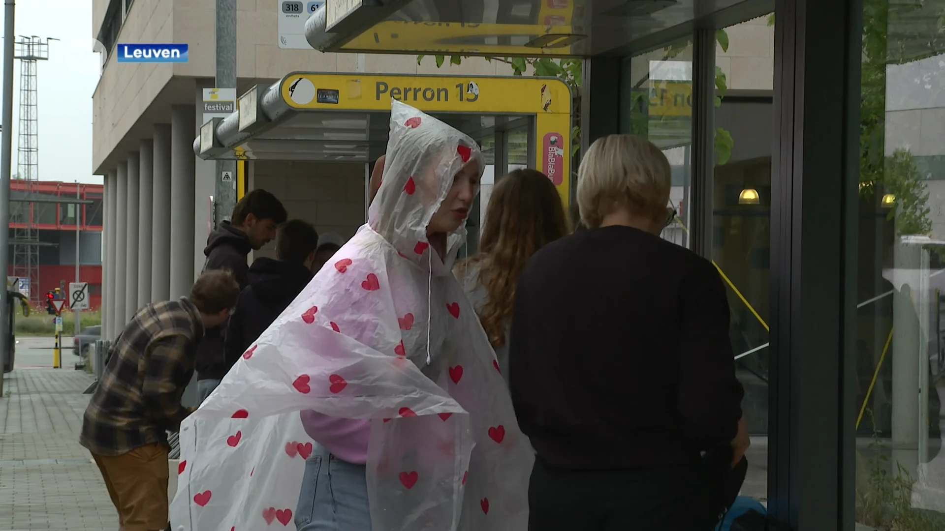 Eerste festivalgangers komen al van 's morgens vroeg aan in het station van Leuven